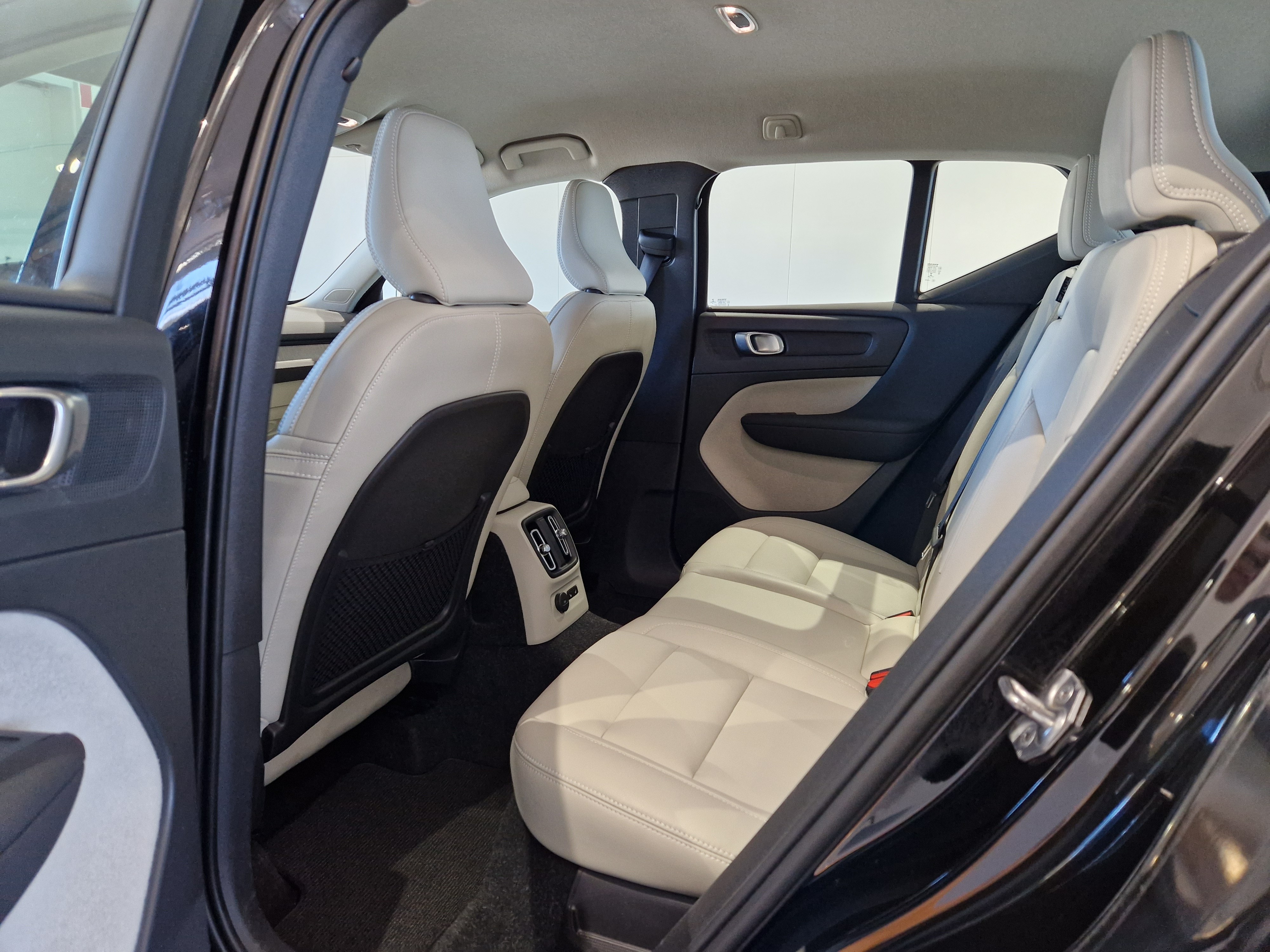 Volvo XC40 T5 TWE BUSINESS INSCRIPTION TAKUU 24KK/40TKM