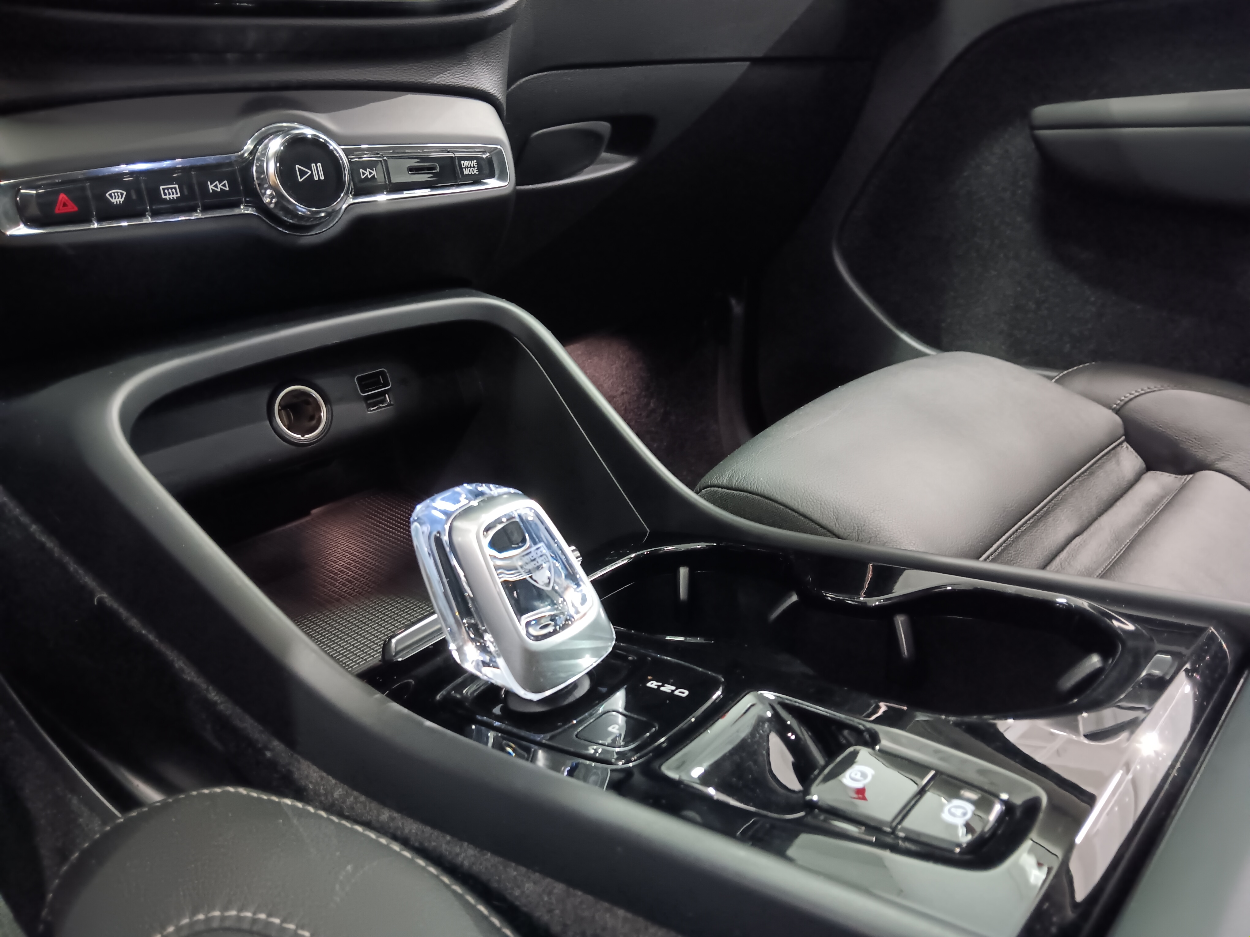 Volvo XC40 T3  INSCRIPTION AUT TAKUU 24KK/40TKM