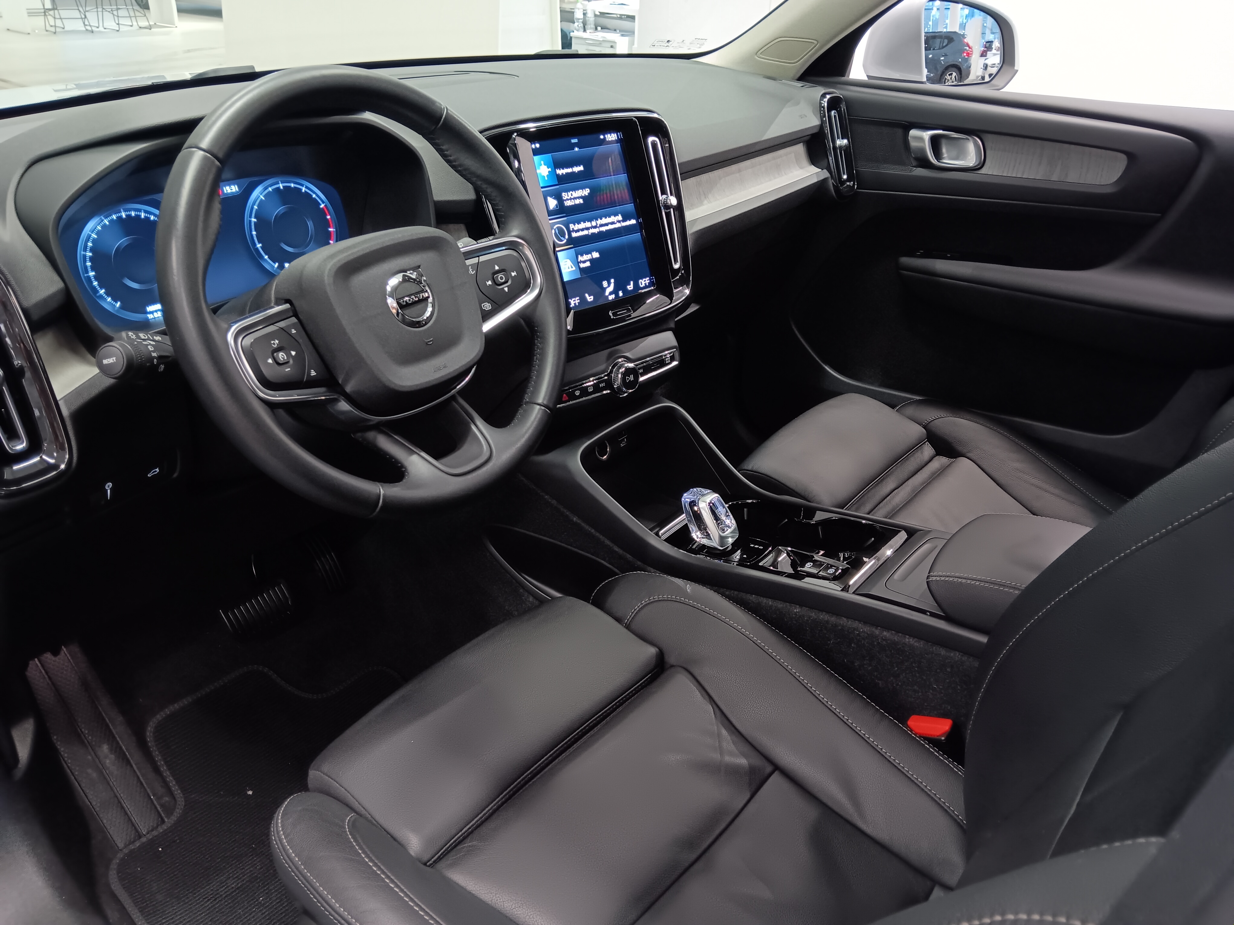 Volvo XC40 T3  INSCRIPTION AUT TAKUU 24KK/40TKM