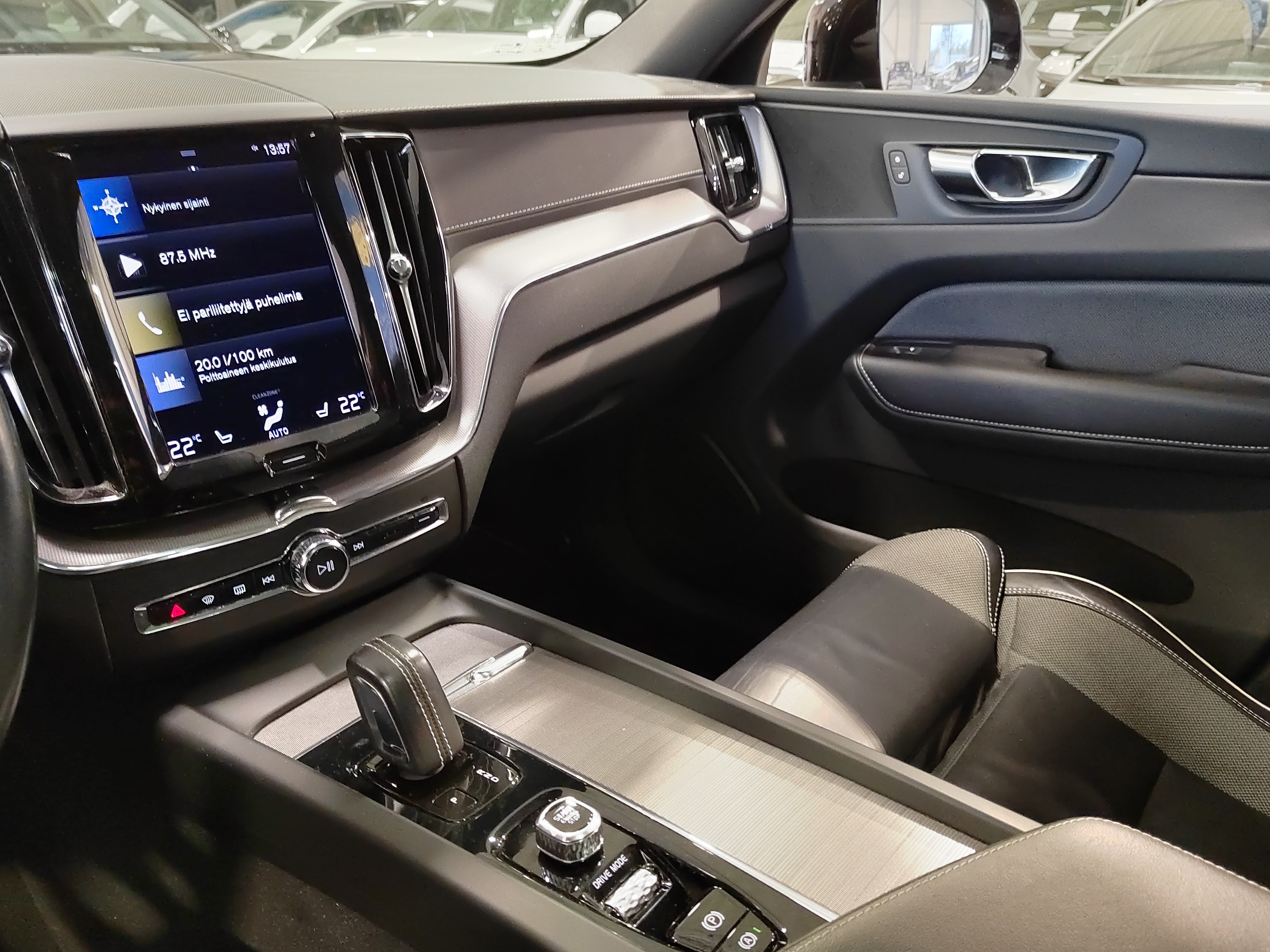 Volvo XC60 T6 TWE AWD R-DESIGN TAKUU 12KK/20TKM