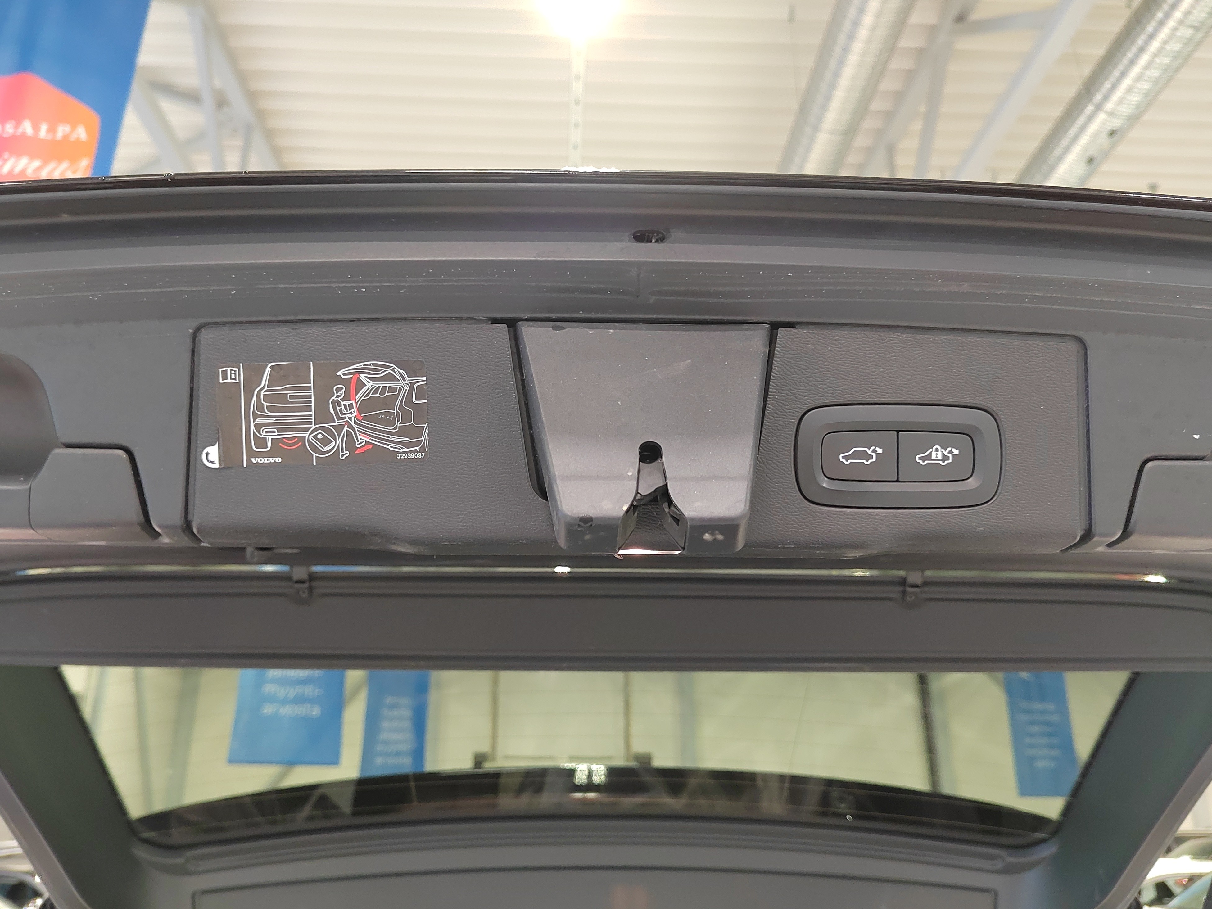 Volvo XC60 T6 TWE AWD R-DESIGN TAKUU 12KK/20TKM