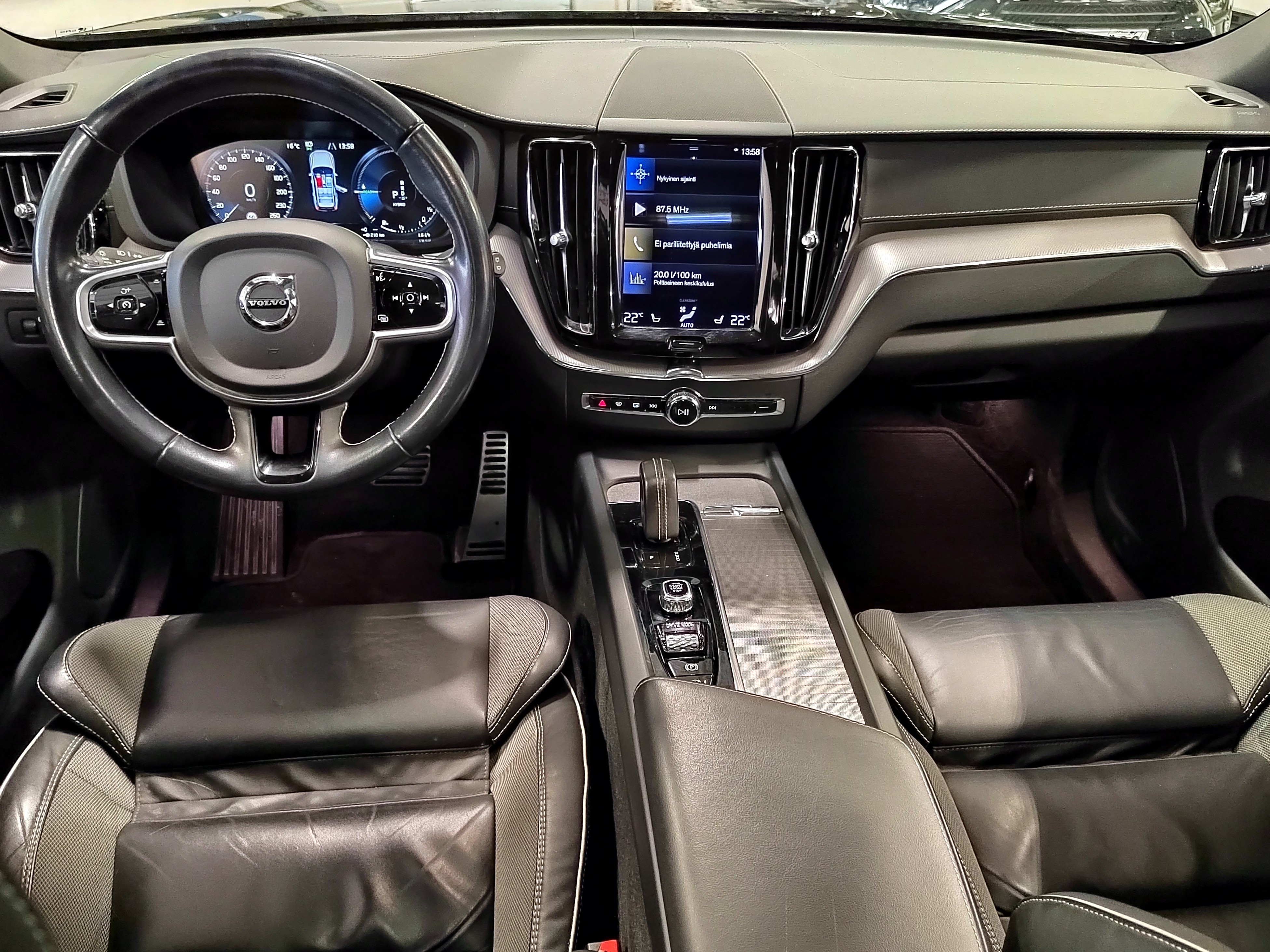 Volvo XC60 T6 TWE AWD R-DESIGN TAKUU 12KK/20TKM