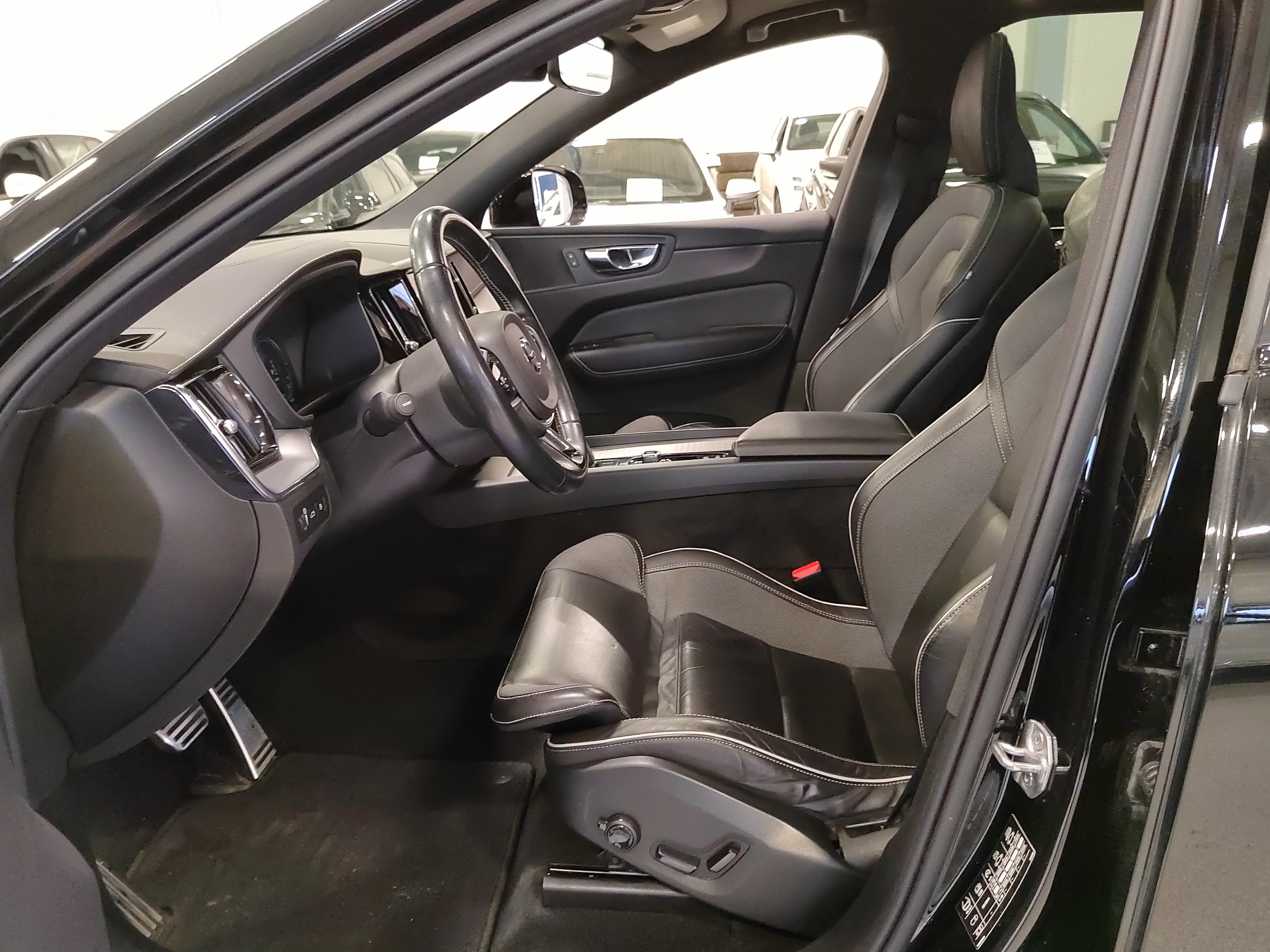 Volvo XC60 T6 TWE AWD R-DESIGN TAKUU 12KK/20TKM