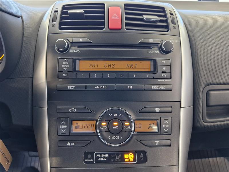 Toyota AURIS 1,6 VALVEMATIC LINEA SOL 5OV MULTIMODE