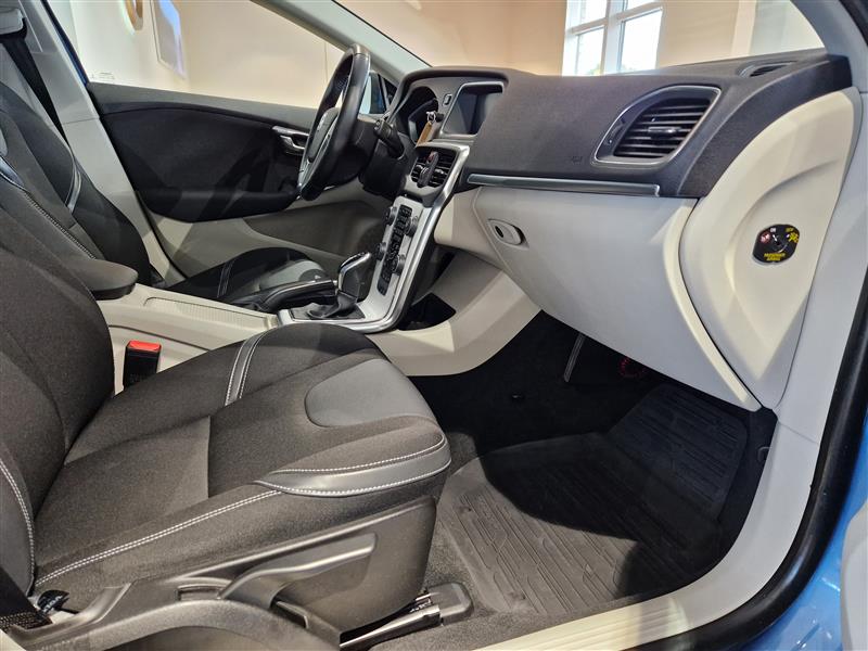 Volvo V40 T3 BUSINESS AUT