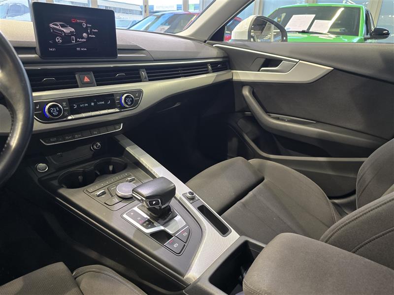 Audi A4 SEDAN BUSINESS SPORT COMFORT S LINE EDITION 2,0 TF