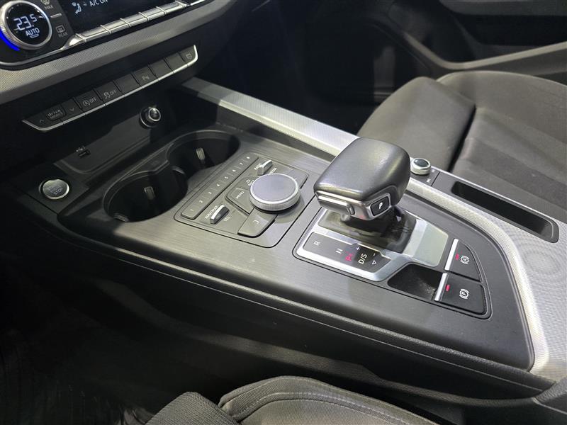 Audi A4 SEDAN BUSINESS SPORT COMFORT S LINE EDITION 2,0 TF