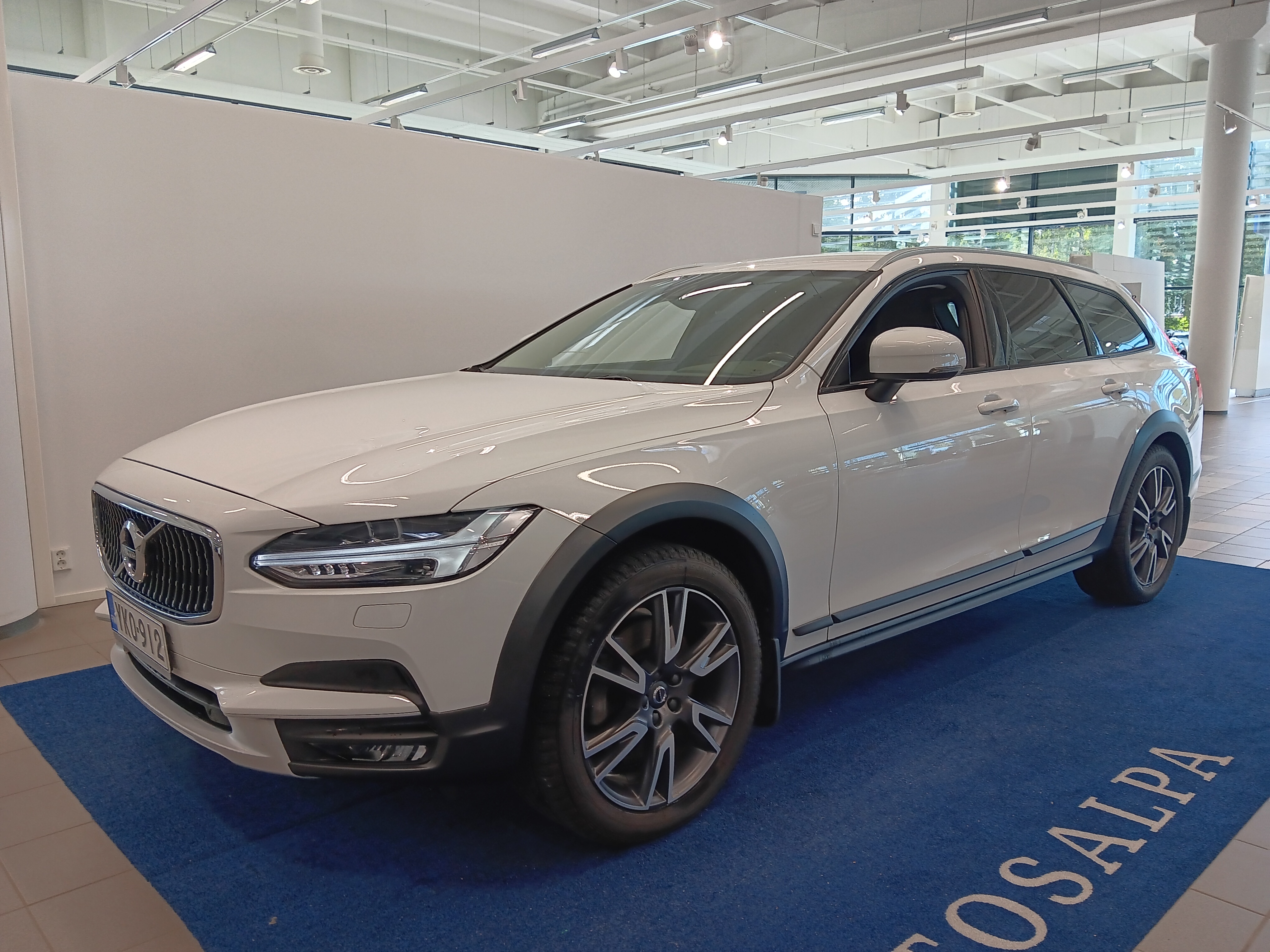 Volvo V90 CROSS COUNTRY D4 AWD PRO AUT TAKUU 12KK/20TKM