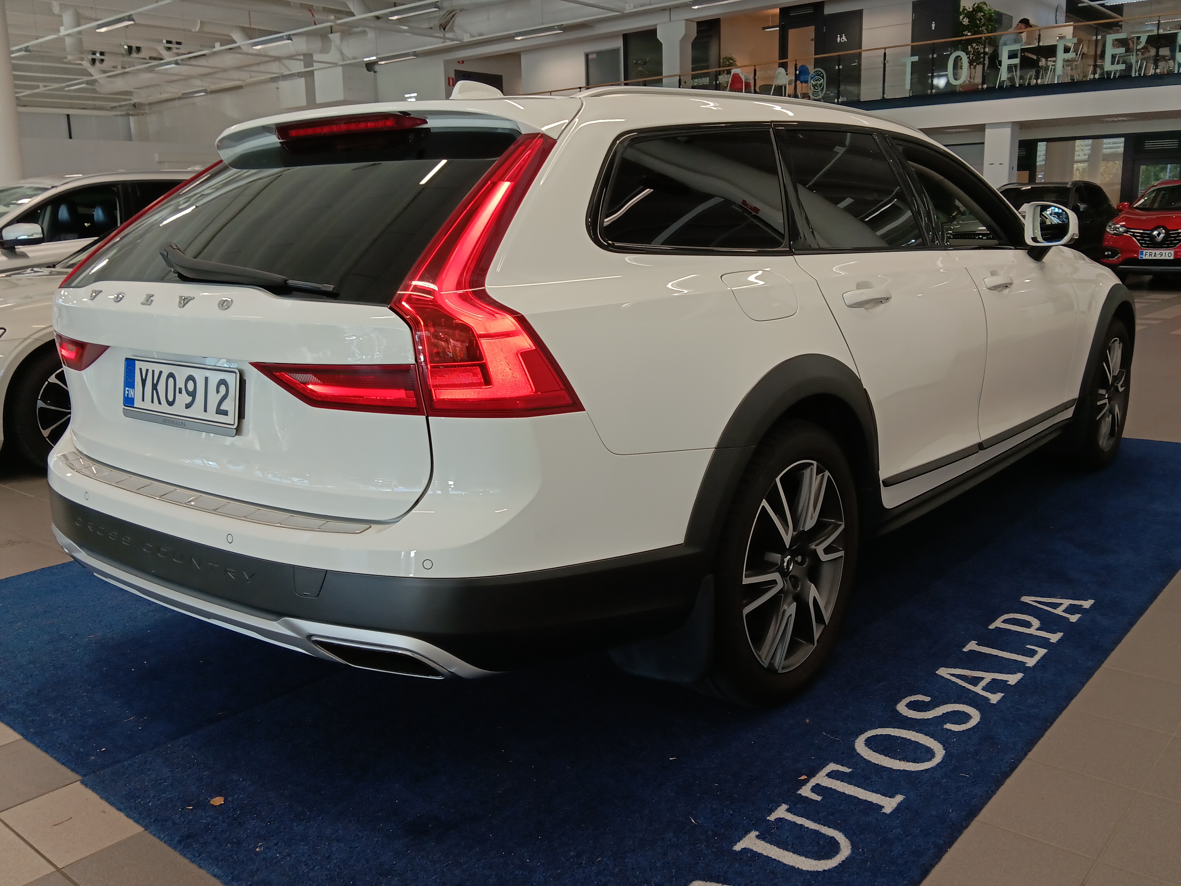 Volvo V90 Cross Country D4 AWD Pro aut 2018, bild 3/21