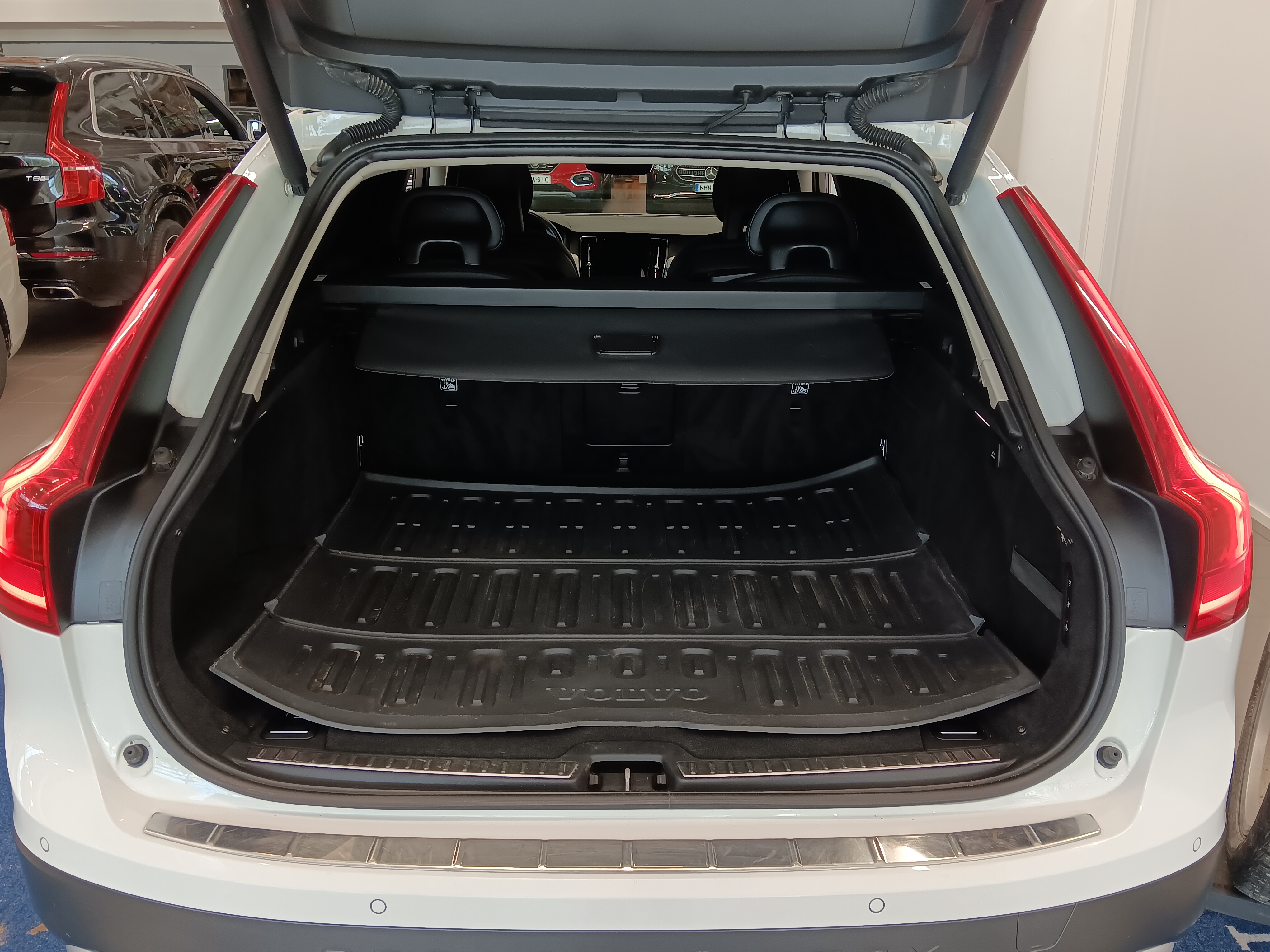 Volvo V90 Cross Country D4 AWD Pro aut 2018, bild 7/21