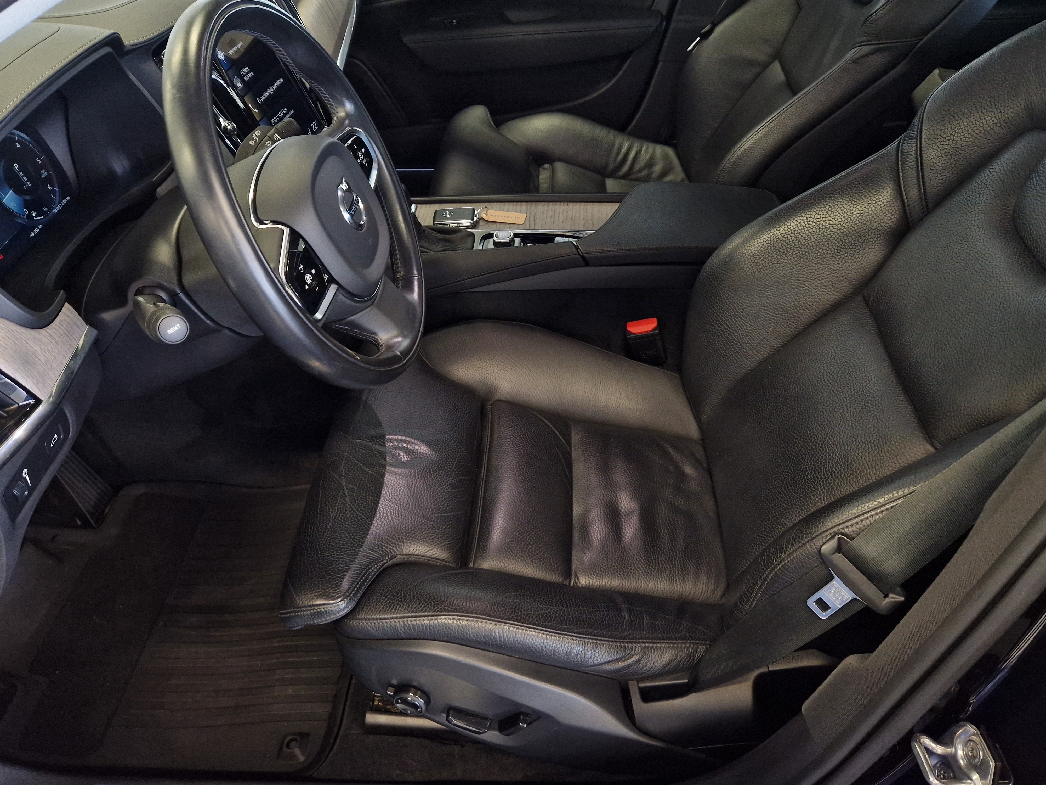 Volvo V90 2021, kuva 6/17