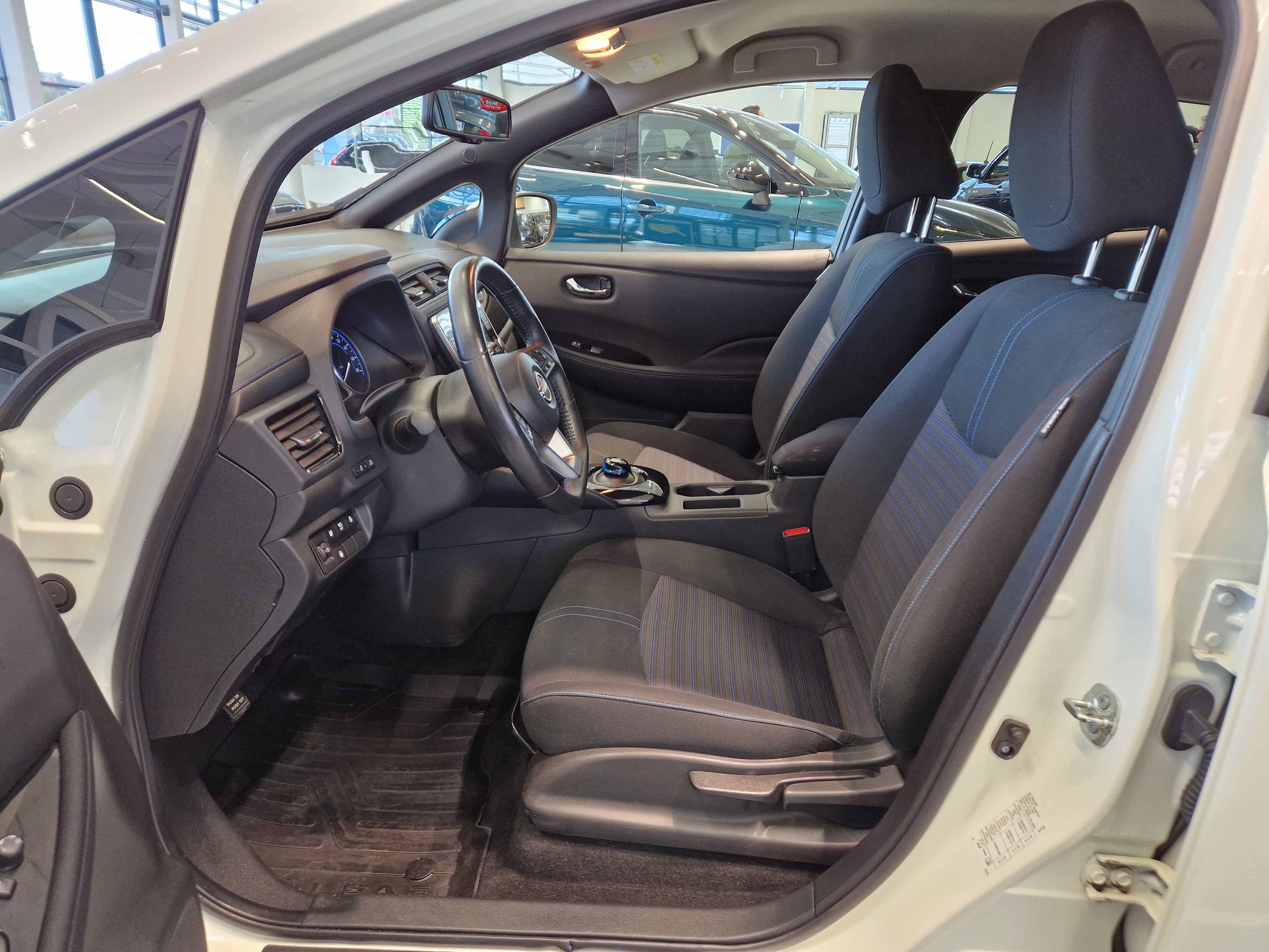 Nissan LEAF N-CONNECTA MY22 39 KWH LED FI