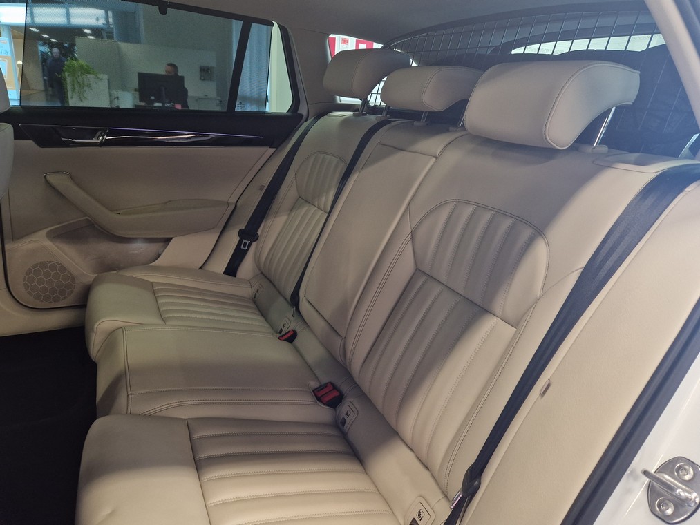 Skoda SUPERB COMBI 2.0 TDI 200 4X4 L&AMP;K BUSINESSLINE DSG AUT