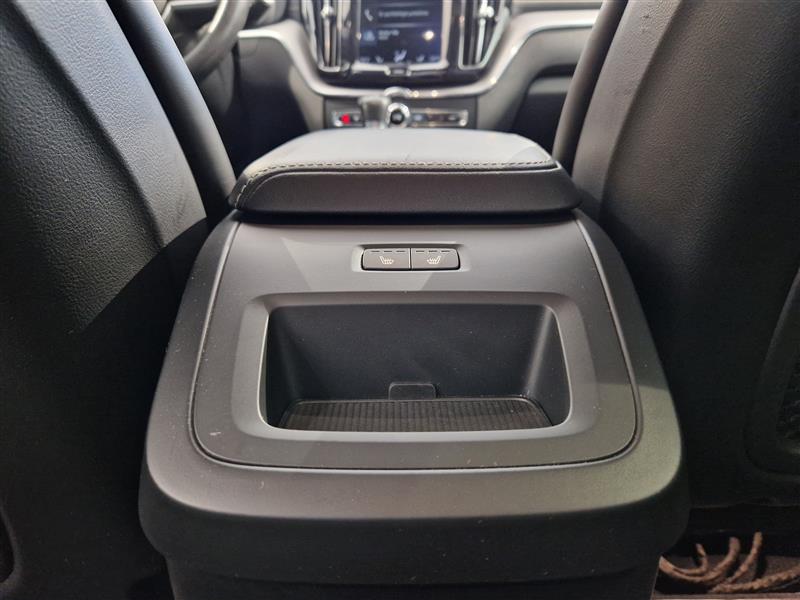 Volvo XC60 D4 AWD R-DESIGN AUT. TAKUU 12KK/20TKM
