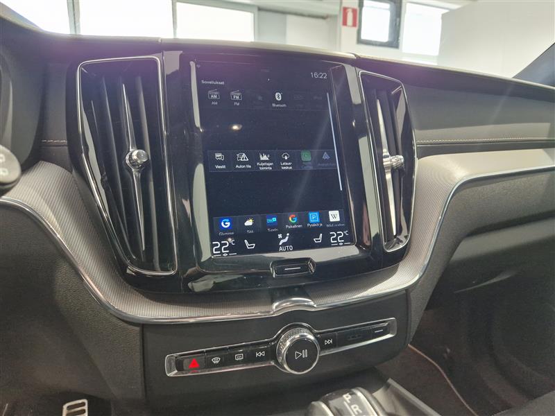 Volvo XC60 D4 AWD R-DESIGN AUT. TAKUU 12KK/20TKM