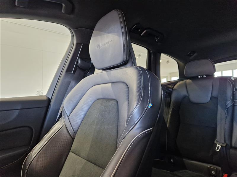 Volvo XC60 D4 AWD R-DESIGN AUT. TAKUU 12KK/20TKM