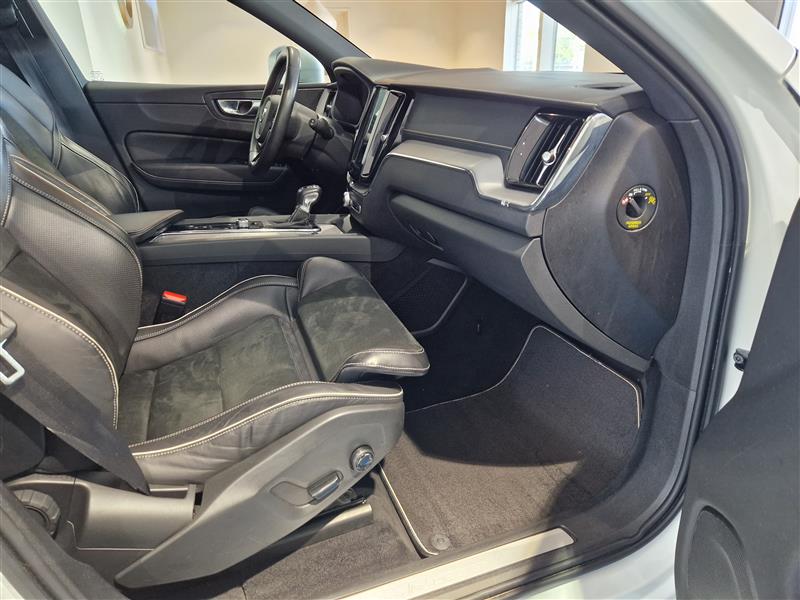 Volvo XC60 D4 AWD R-DESIGN AUT. TAKUU 12KK/20TKM