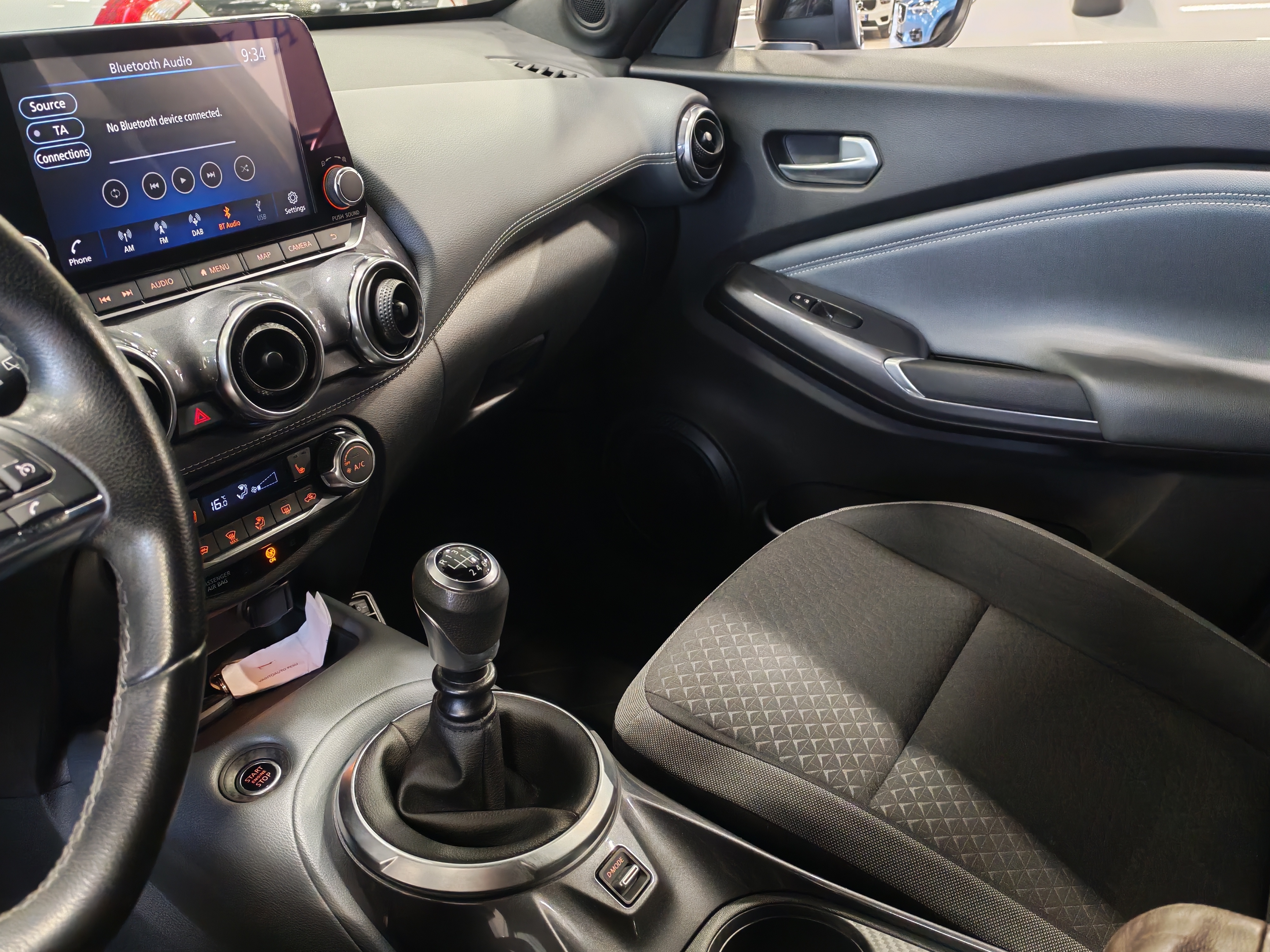 Nissan JUKE DIG-T 114HP 6MT N-CONNECTA + NAVI TAKUU 12KK/20TKM