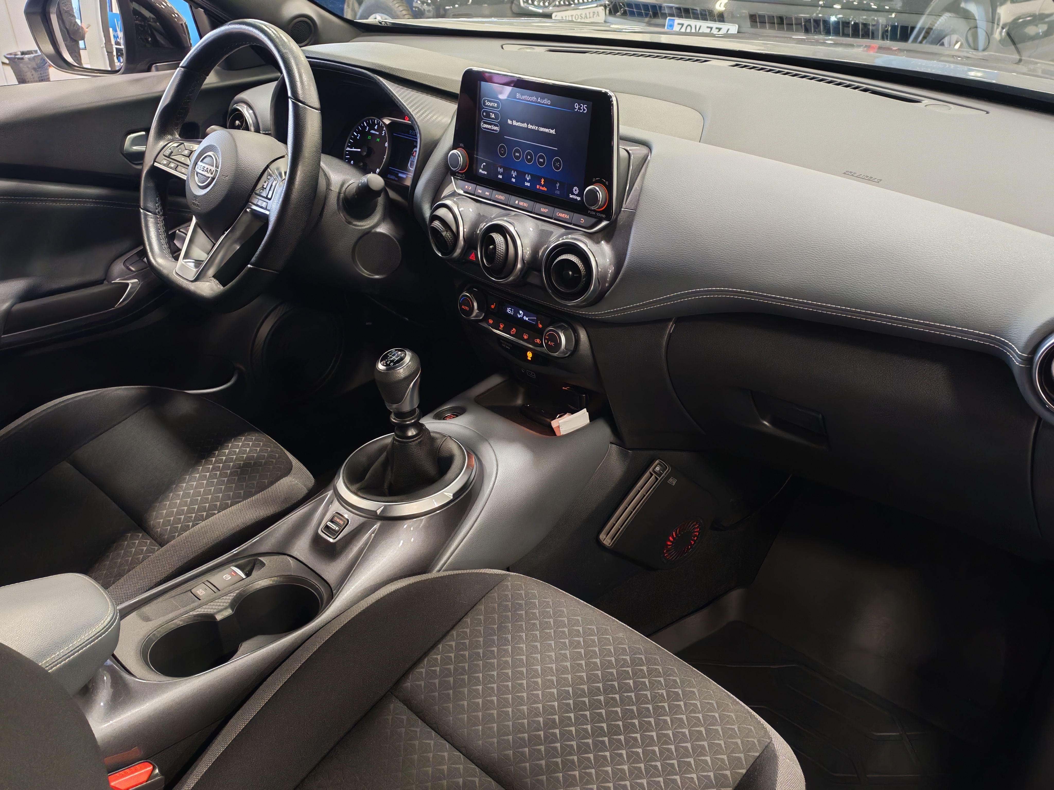 Nissan JUKE DIG-T 114HP 6MT N-CONNECTA + NAVI TAKUU 12KK/20TKM