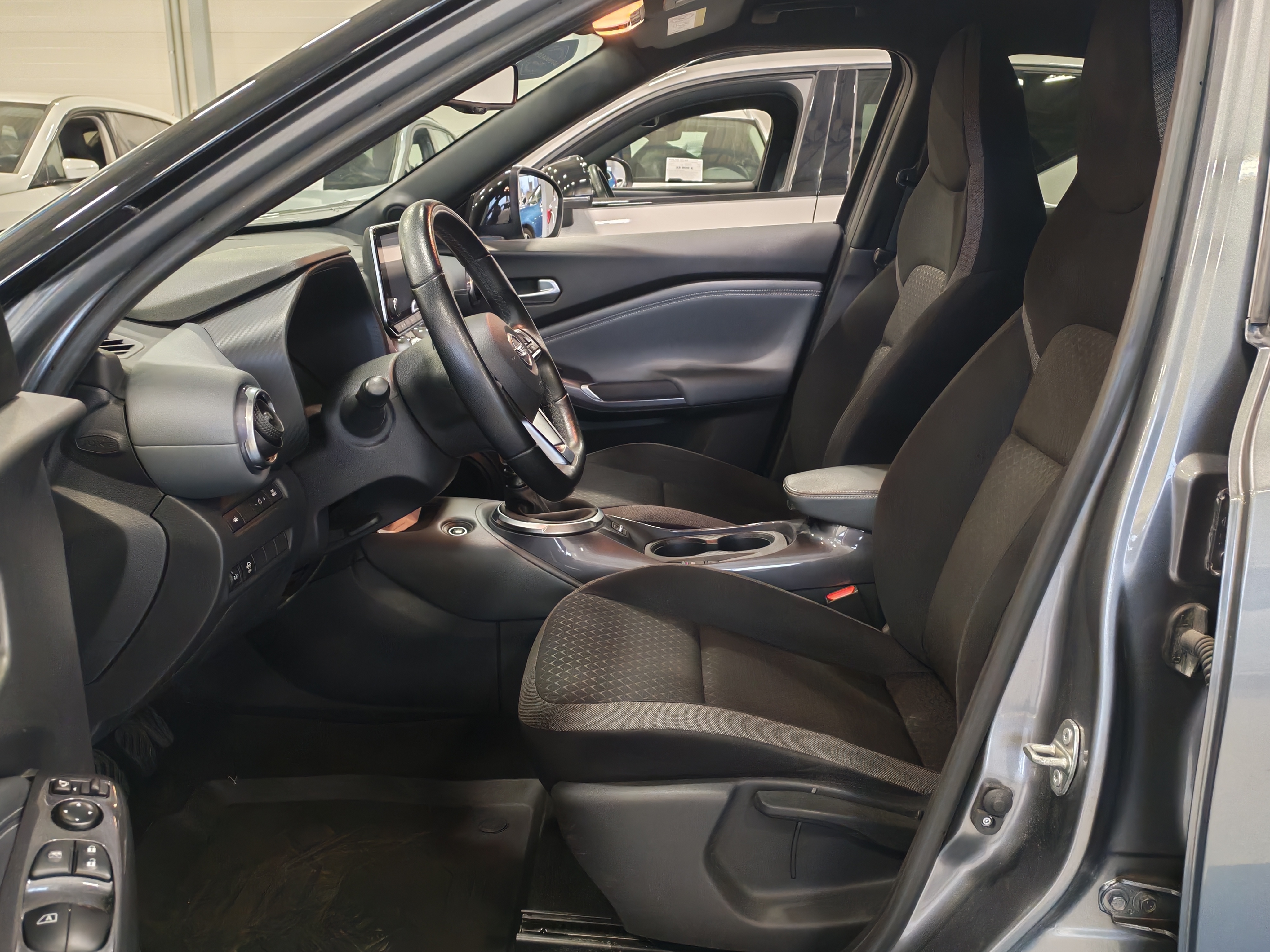 Nissan JUKE DIG-T 114HP 6MT N-CONNECTA + NAVI TAKUU 12KK/20TKM