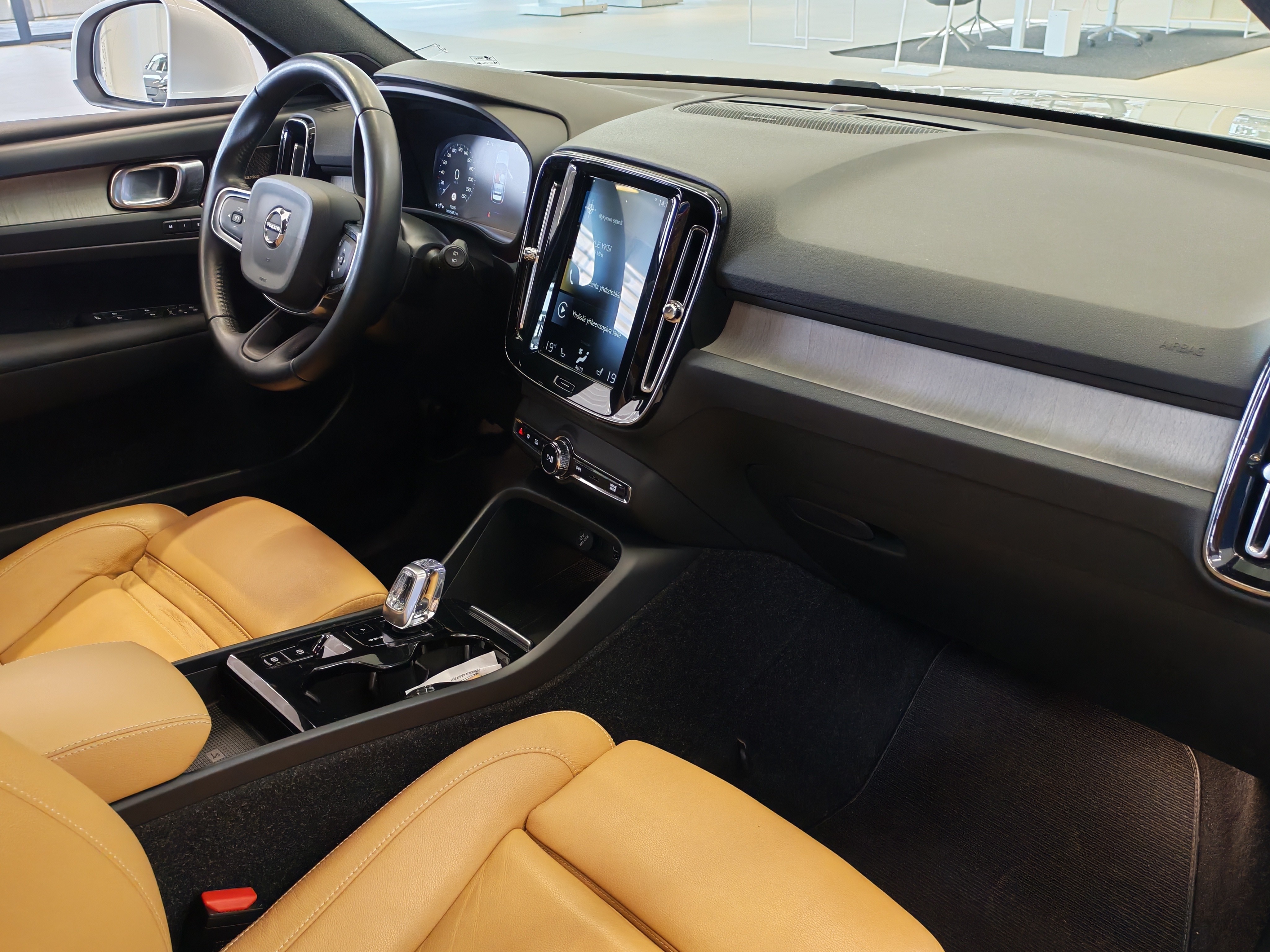 Volvo XC40 2020, kuva 7/22