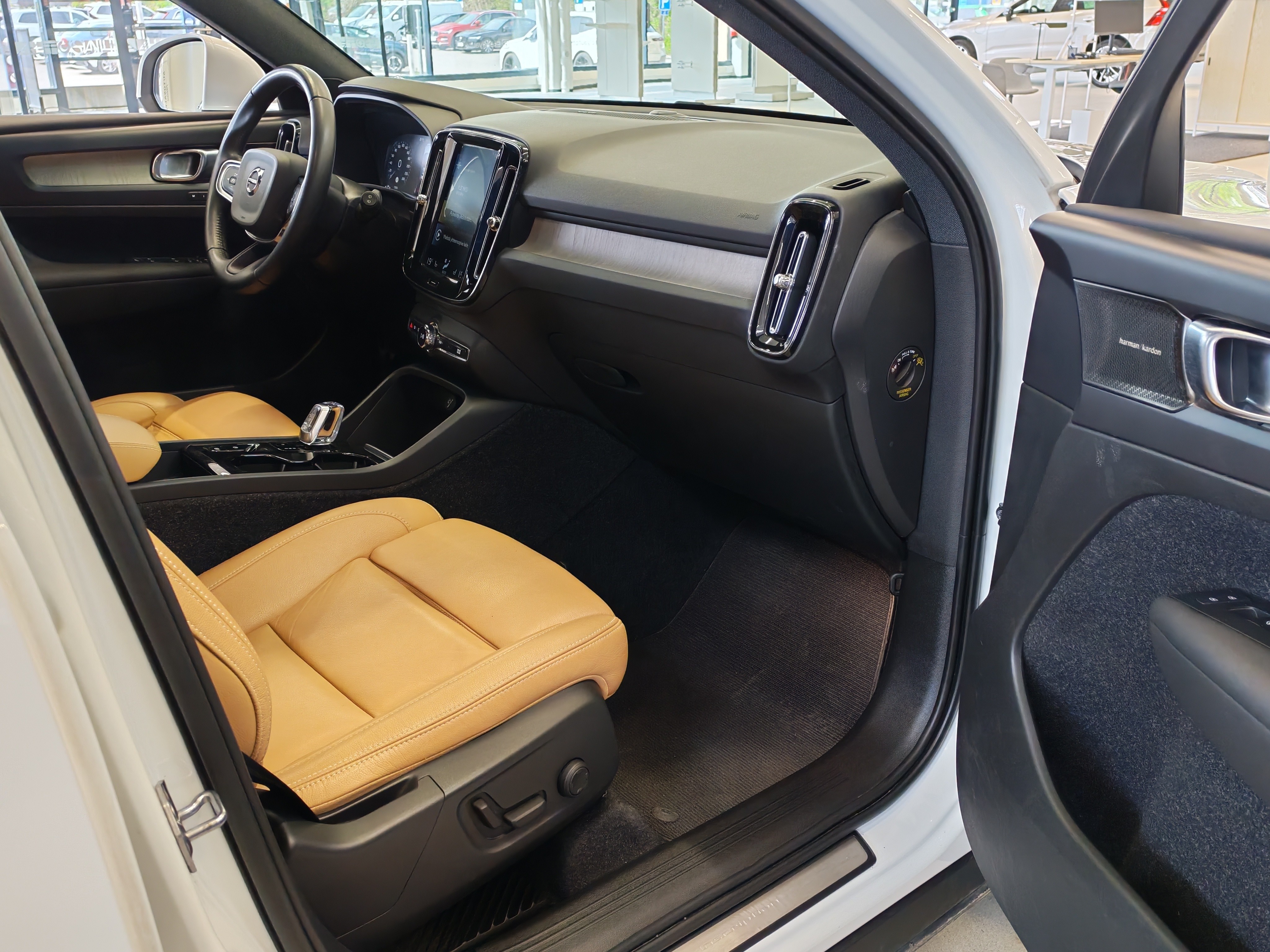 Volvo XC40 T5 TWIN ENGINE INSCRIPTION TAKUU 24KK/40TKM