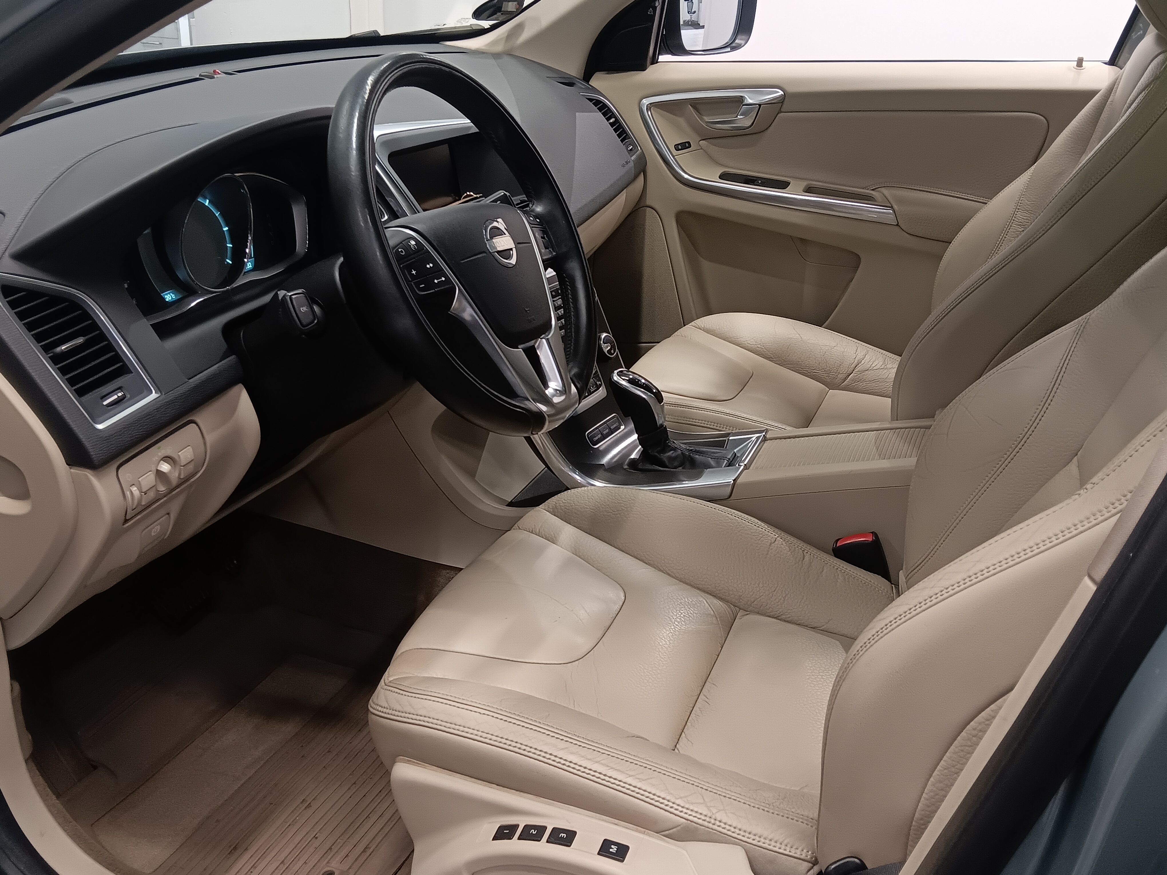 Volvo XC60 D5 AWD Summum aut 2014, kuva 6/14