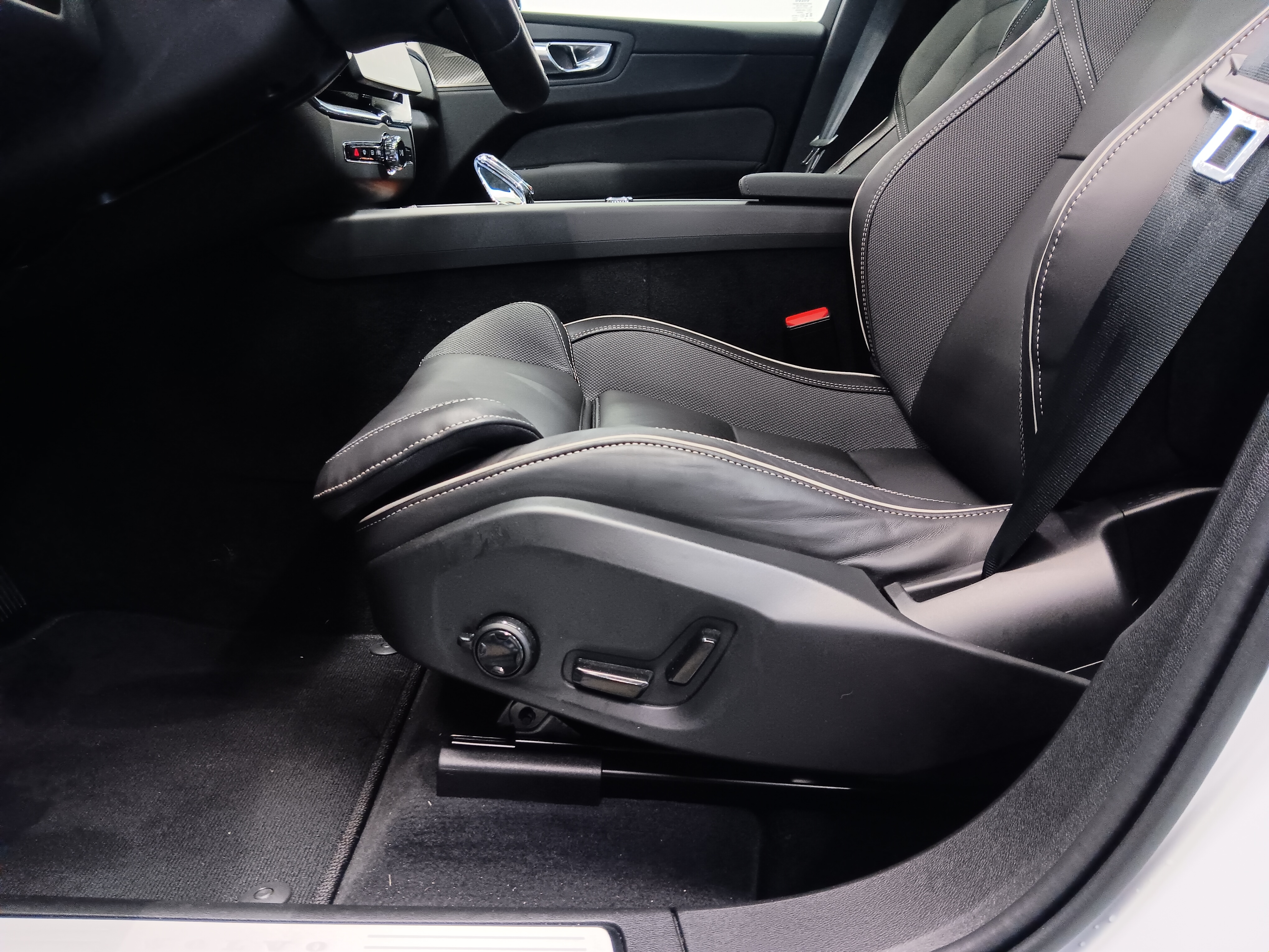 Volvo XC60 T8 AWD LONG RANGE ULTRA BLACK EDITION