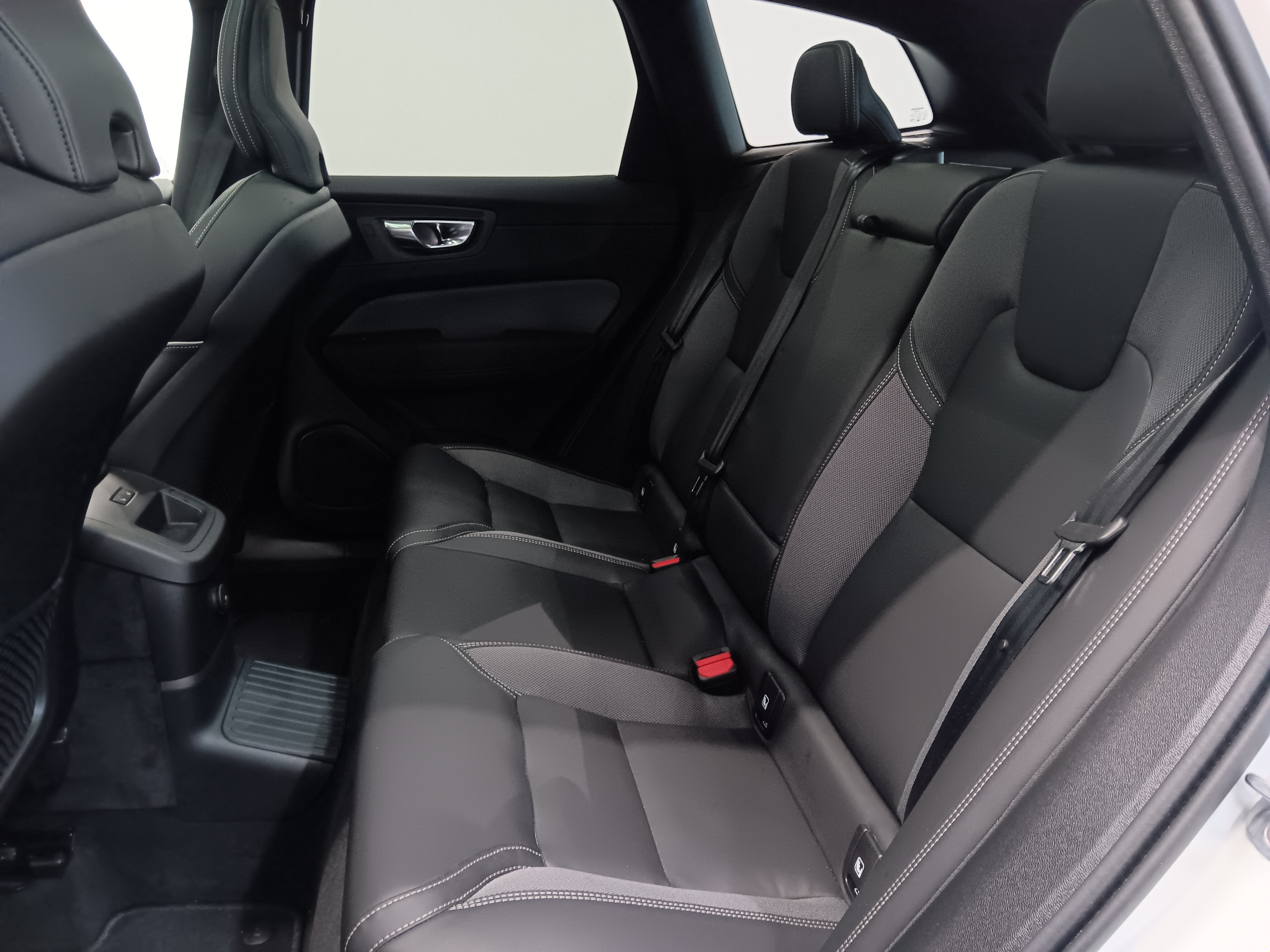 Volvo XC60 T8 AWD LONG RANGE ULTRA BLACK EDITION