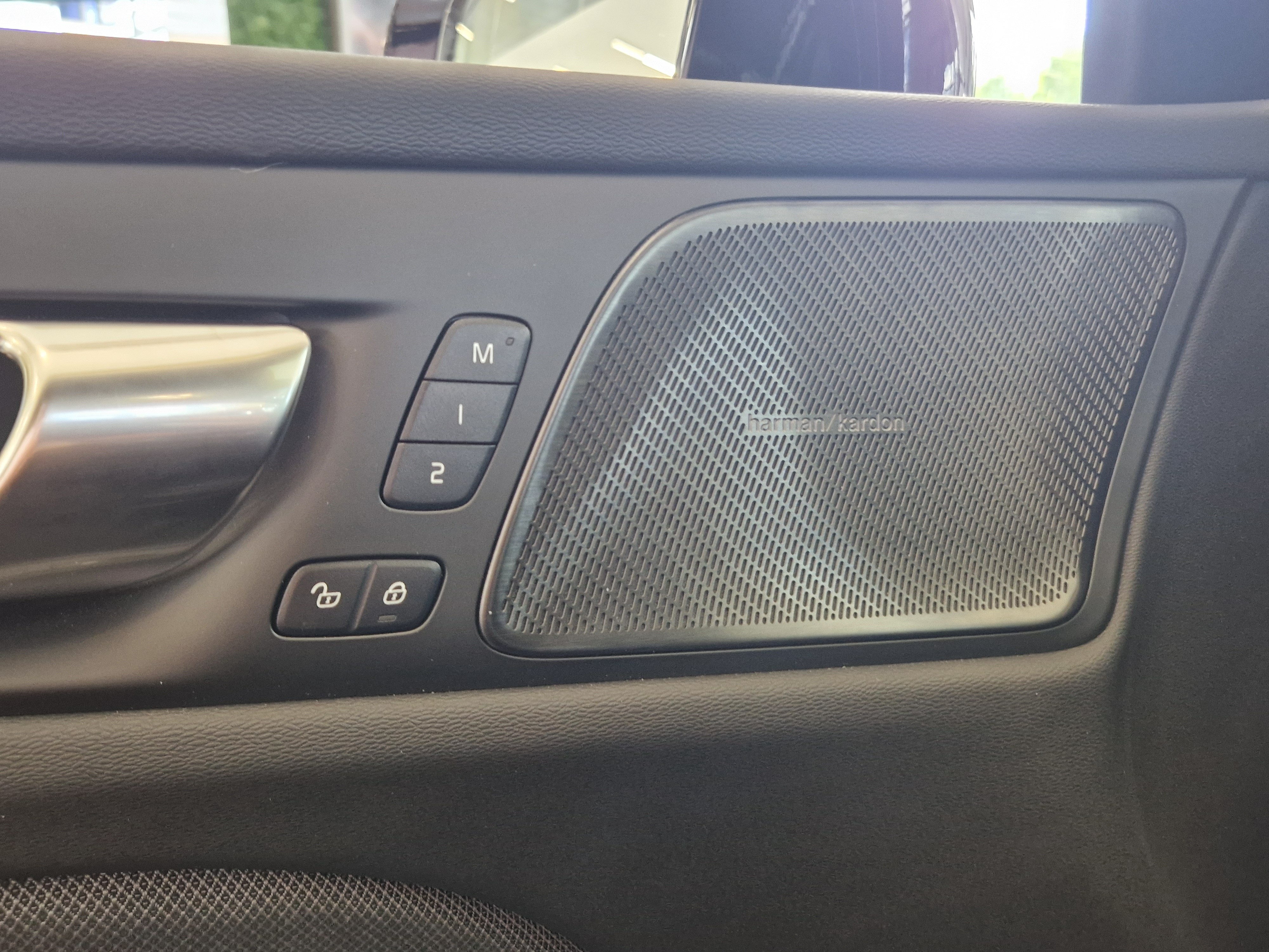 Volvo V60 T8 AWD LONG RANGE PLUS SPORT EDITION.