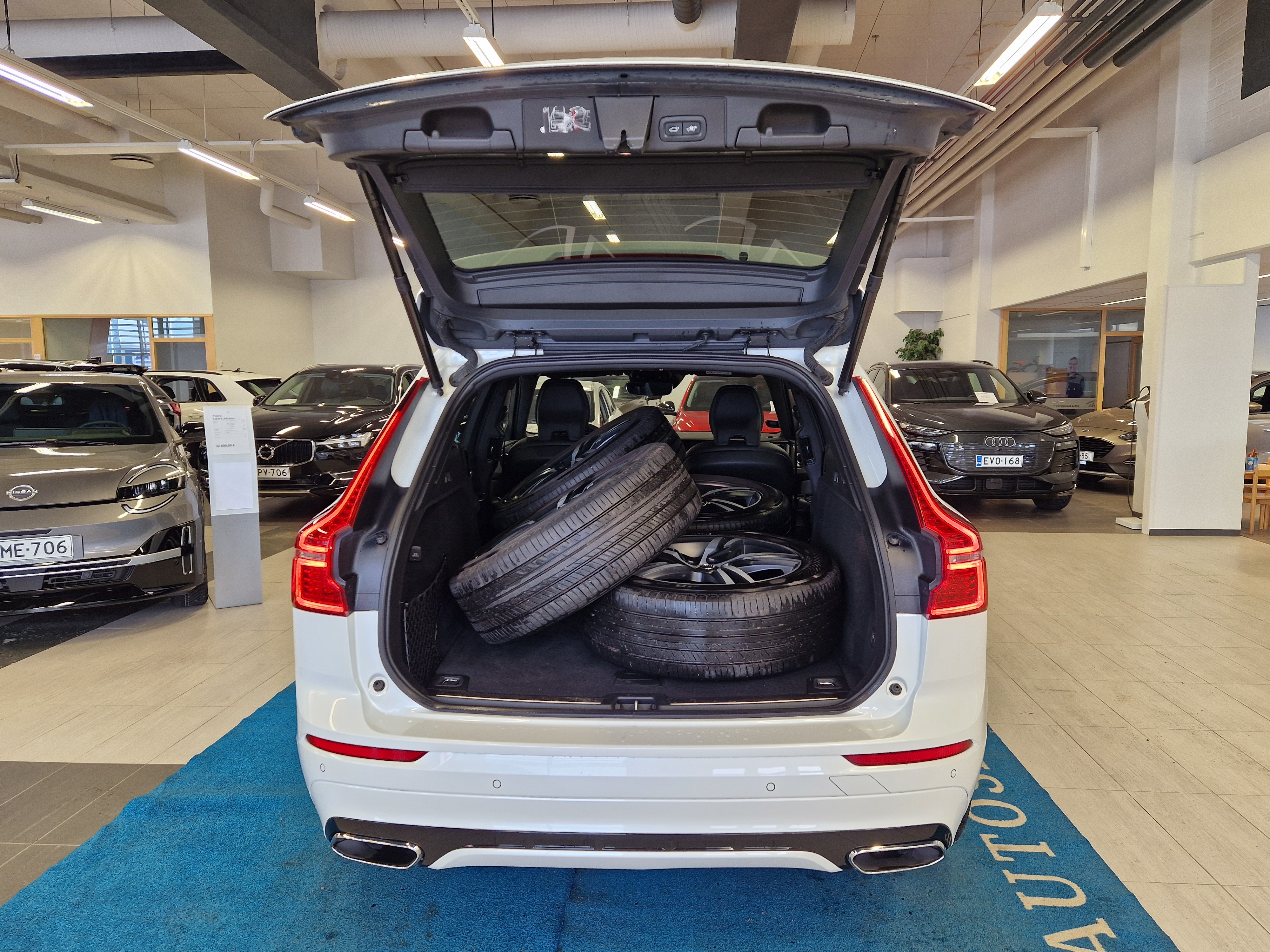Volvo XC60 B4 AWD MHEV BUSINESS R-DESIGN AUT