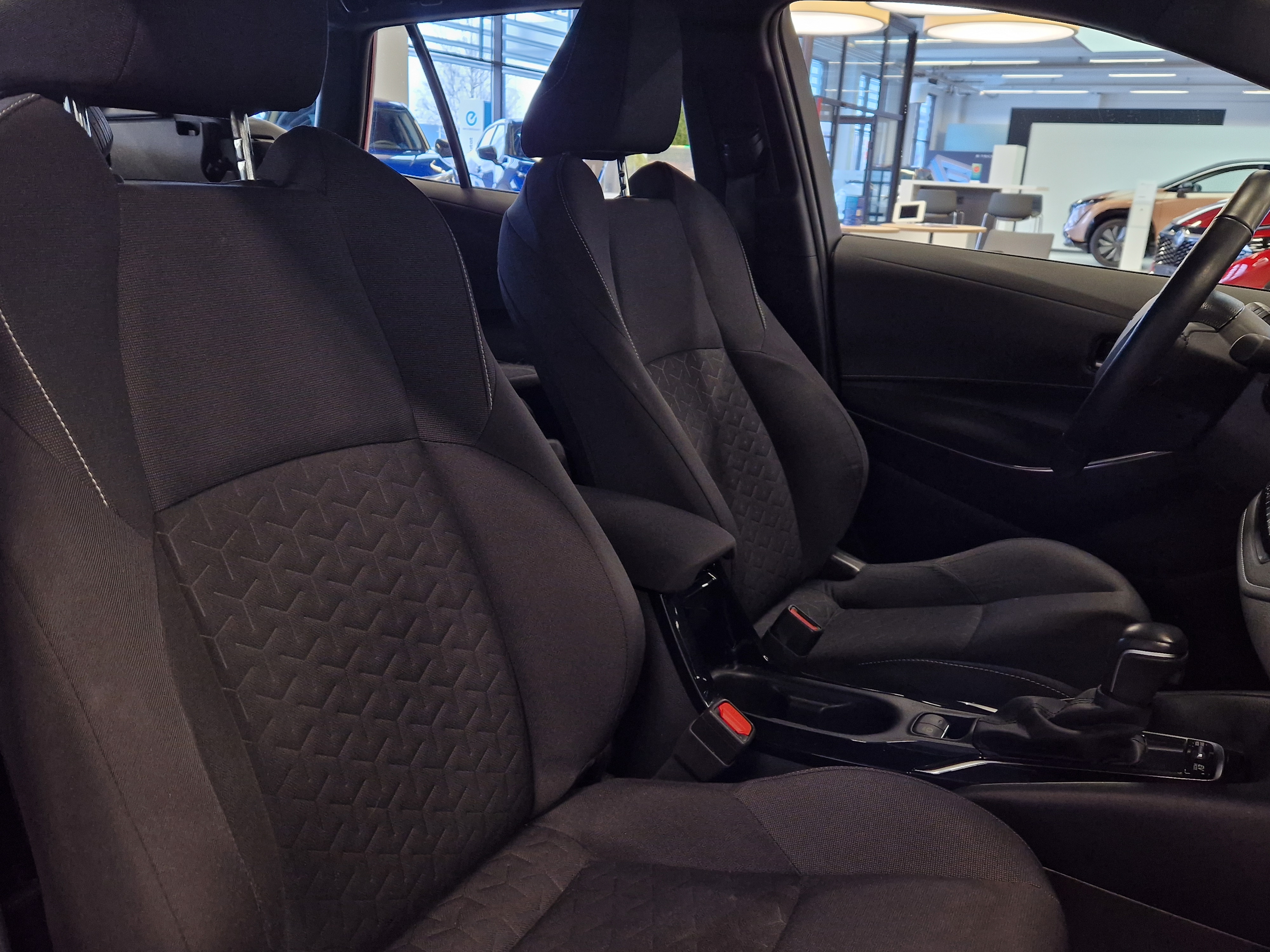 Toyota COROLLA TOURING SPORTS 1,8 HYBRID ACTIVE. TAKUU 12KK/20TK.