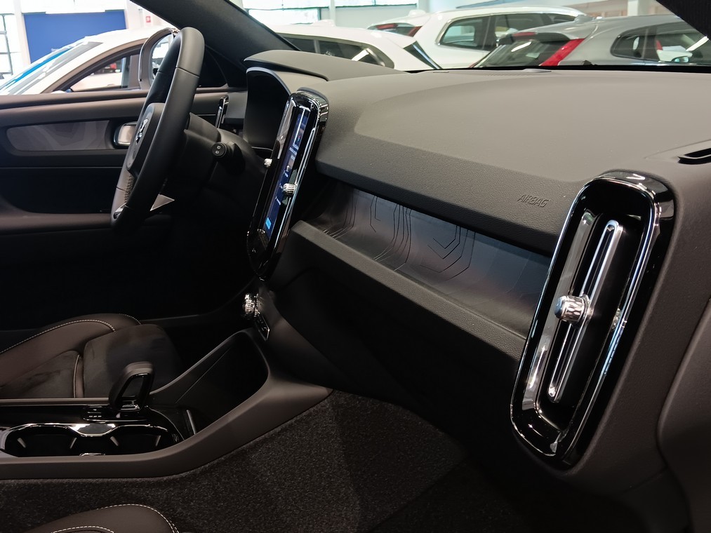 Volvo XC40 RECHARGE SINGLE ULTIMATE EXTENDED RANGE.