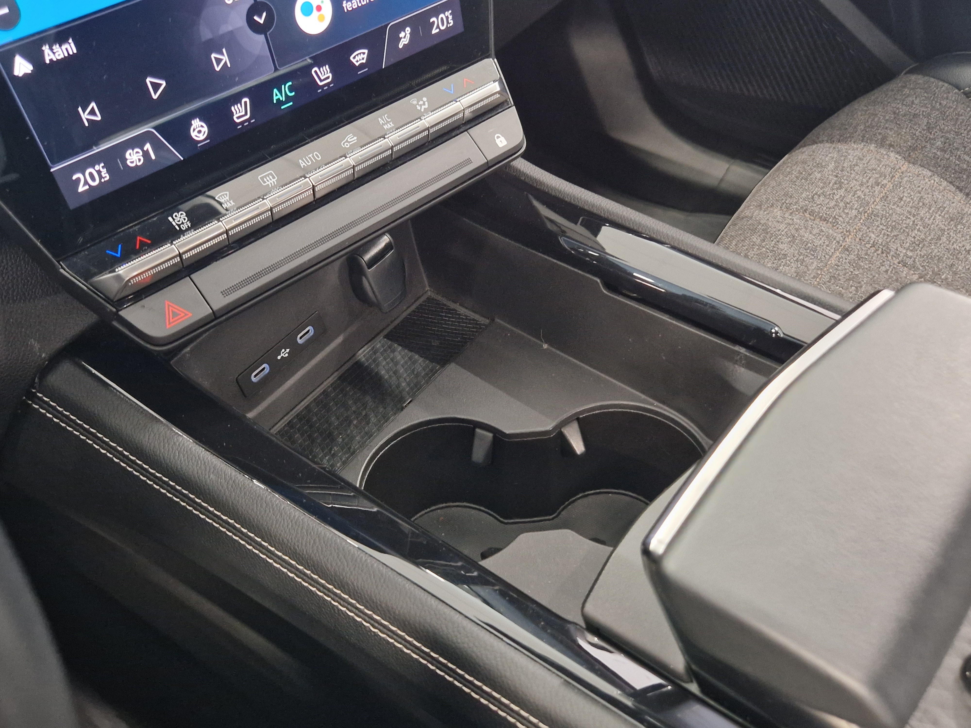 Renault ESPACE E-TECH FULL HYBRID 200 TECHNO TAKUU 24KK/40TKM.
