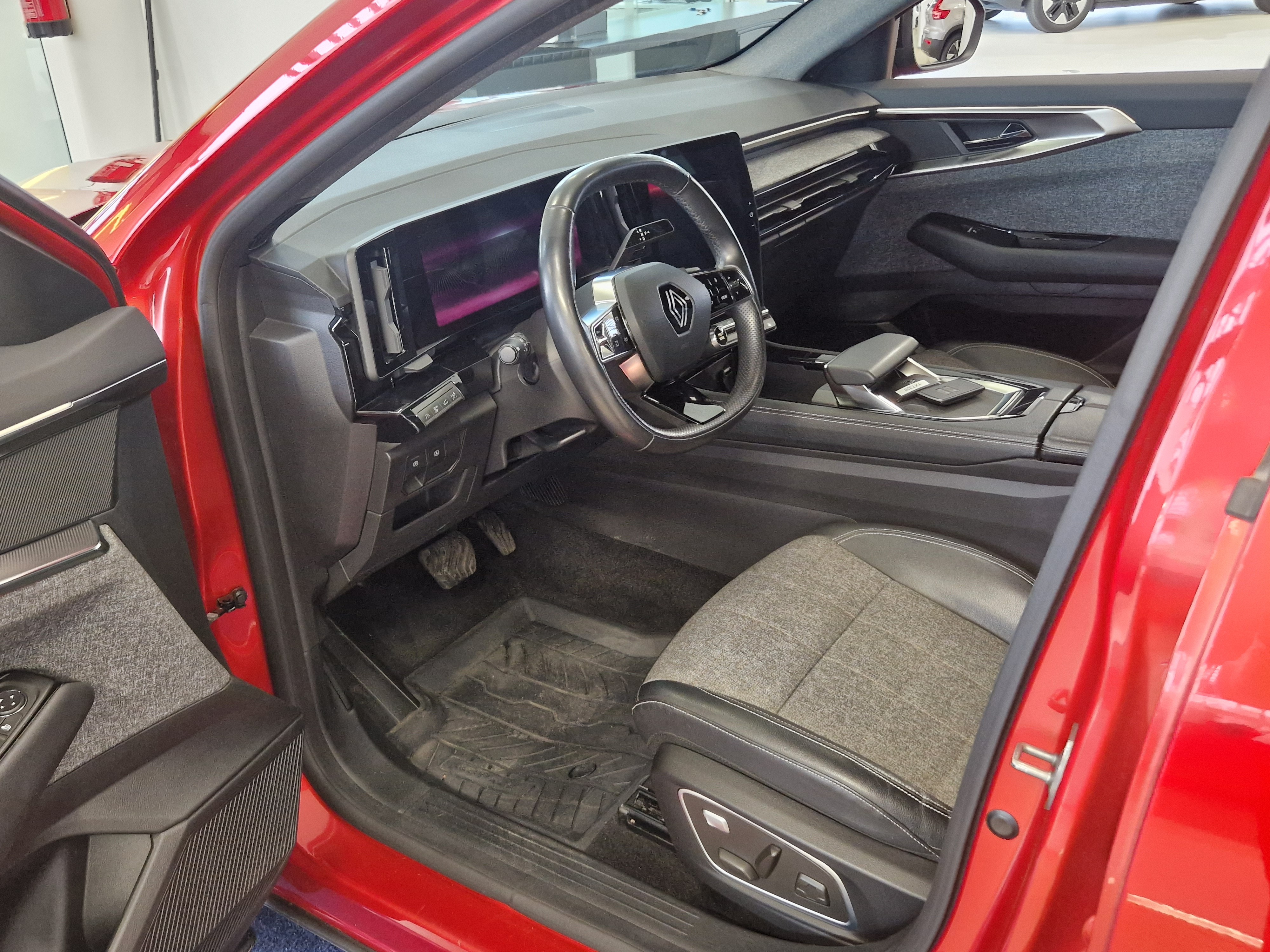 Renault ESPACE E-TECH FULL HYBRID 200 TECHNO TAKUU 24KK/40TKM.
