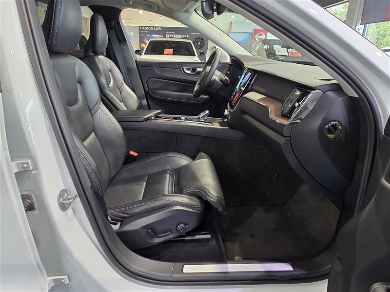 Volvo XC60 T8 AWD LONG RANGE ULTIMATE BRIGHT TAKUU 24KK/40TKM