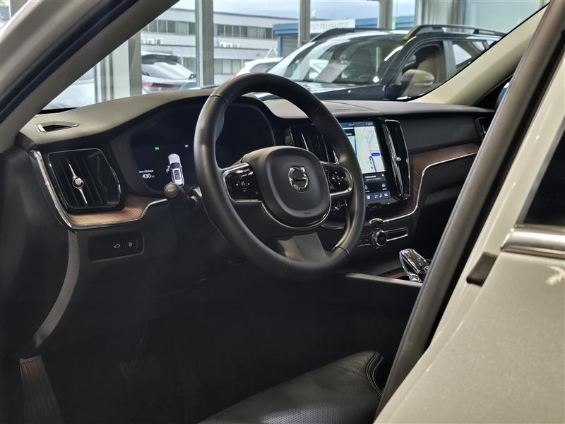 Volvo XC60 T8 AWD LONG RANGE ULTIMATE BRIGHT TAKUU 24KK/40TKM