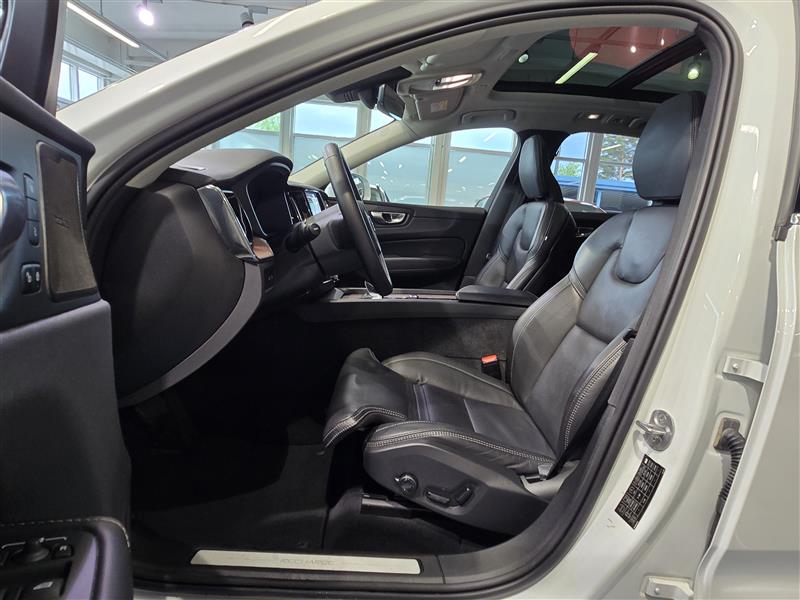 Volvo XC60 T8 AWD LONG RANGE ULTIMATE BRIGHT TAKUU 24KK/40TKM