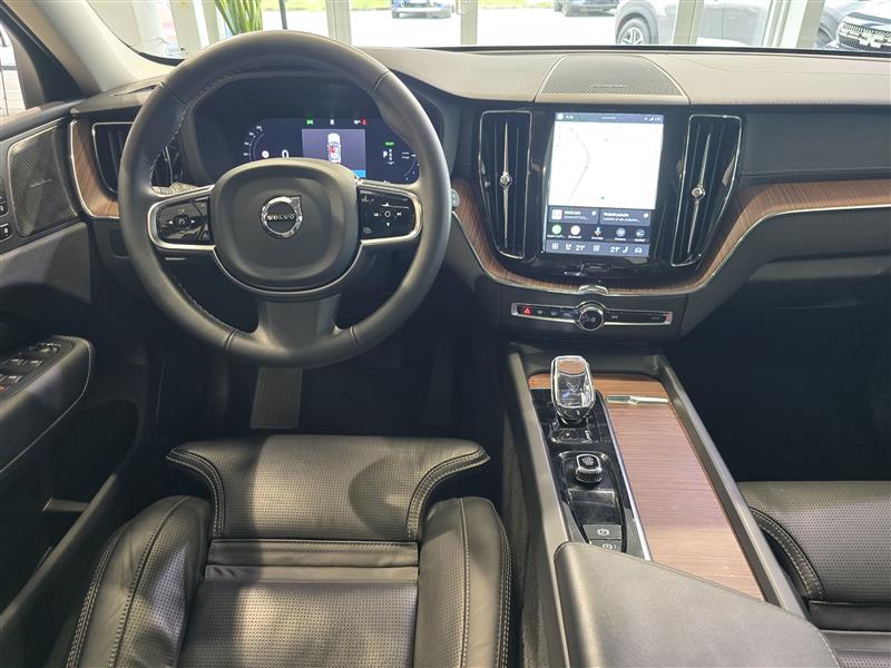 Volvo XC60 T8 AWD LONG RANGE ULTIMATE BRIGHT TAKUU 24KK/40TKM