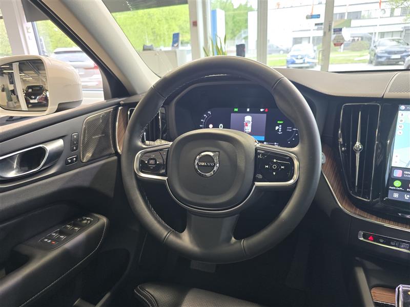 Volvo XC60 T8 AWD LONG RANGE ULTIMATE BRIGHT TAKUU 24KK/40TKM