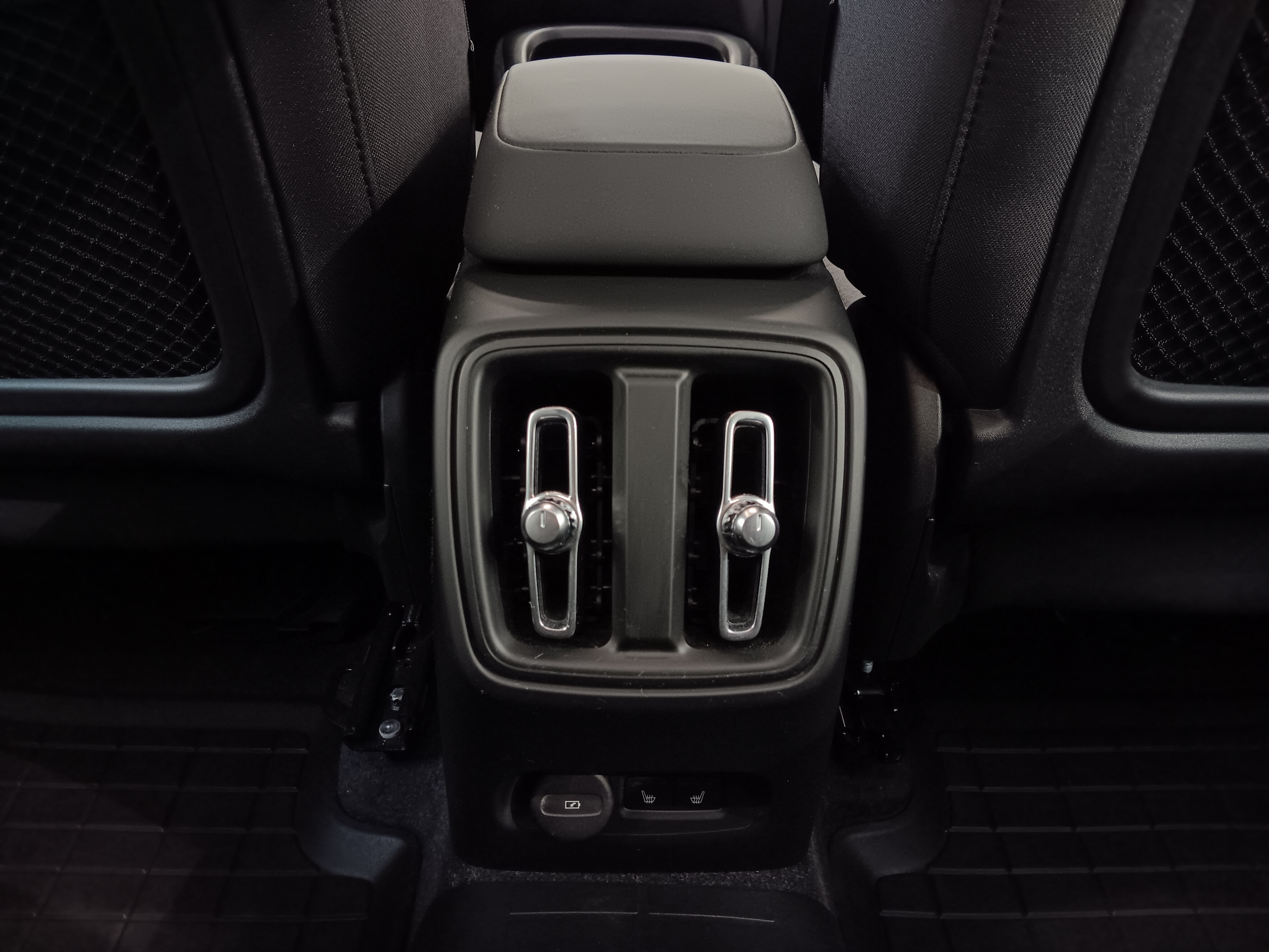 Volvo C40 RECHARGE SINGLE PLUS EXTENDED RANGE SELEKT TAKUU