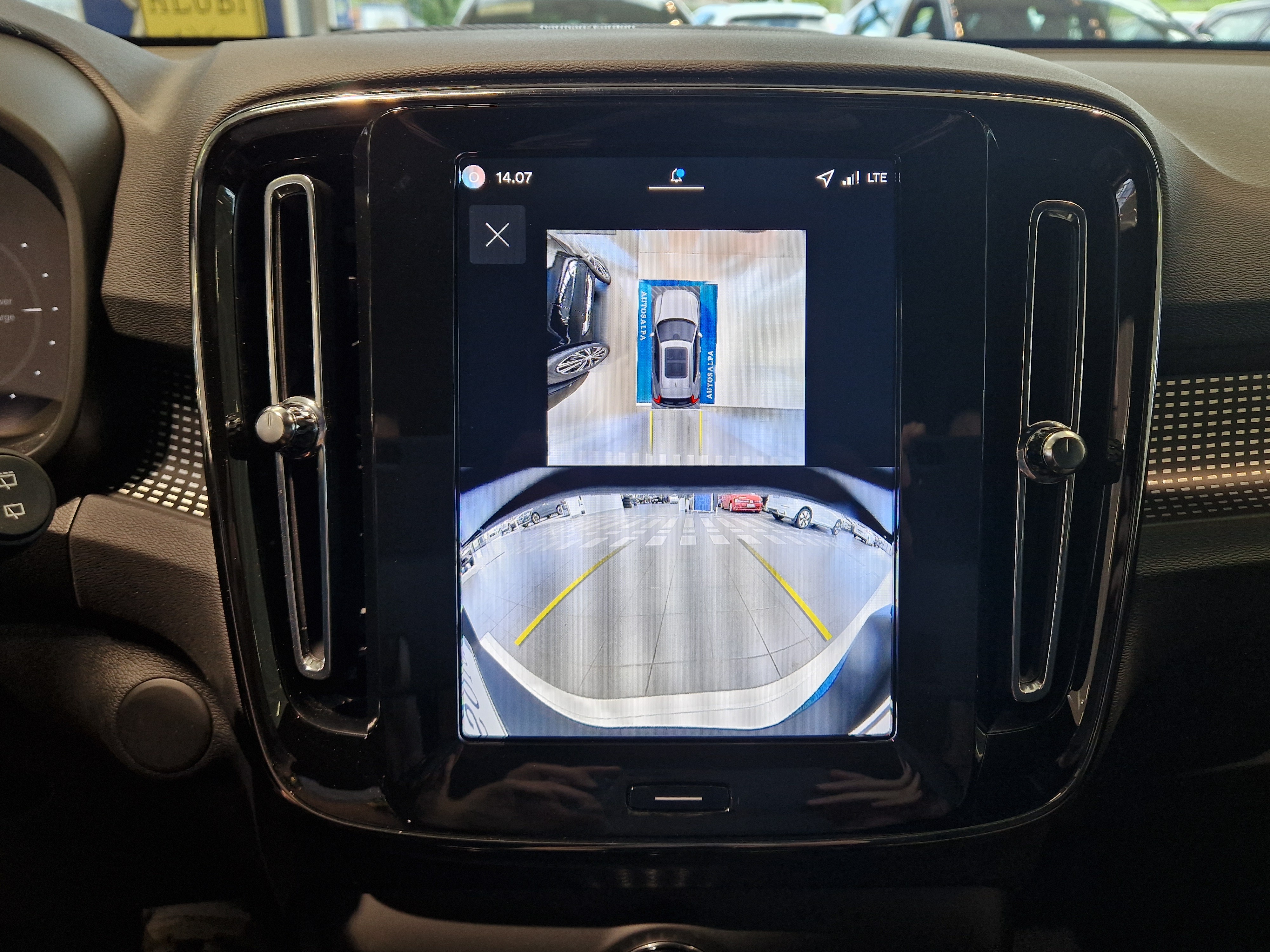 Volvo EX40 TWIN PLUS.