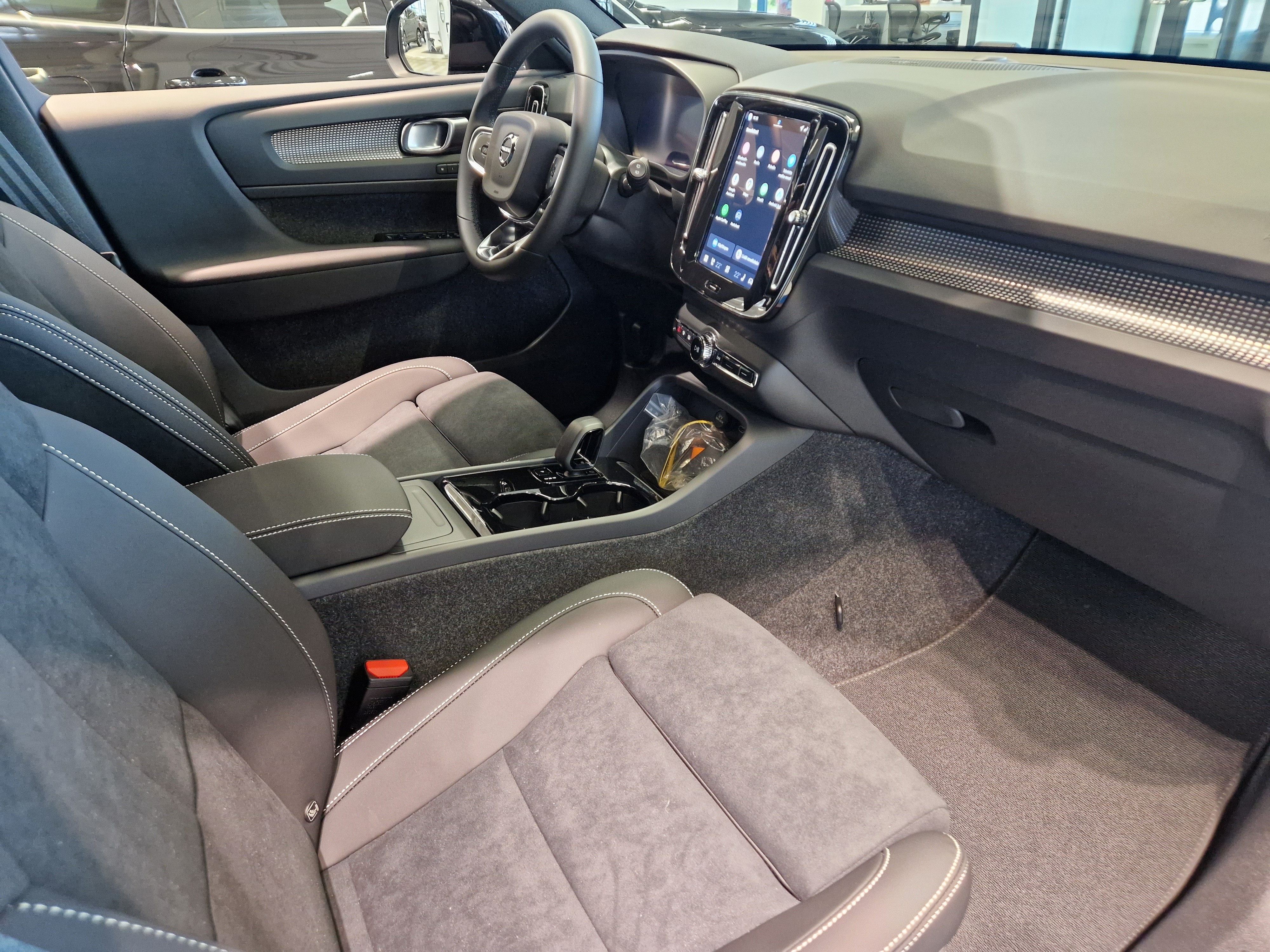 Volvo EX40 TWIN PLUS.