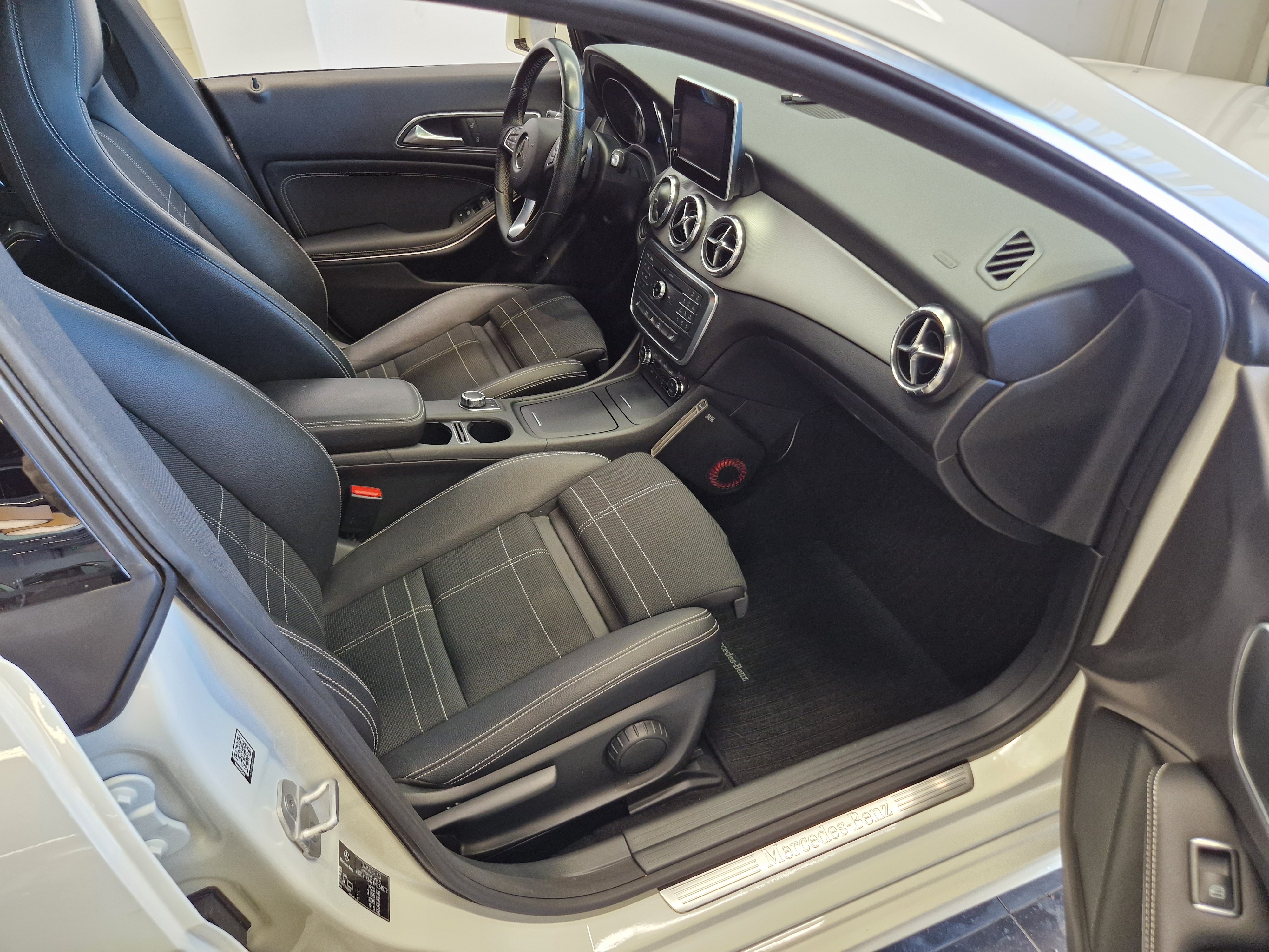 Mercedes-benz CLA 180 A PREMIUM BUSINESS