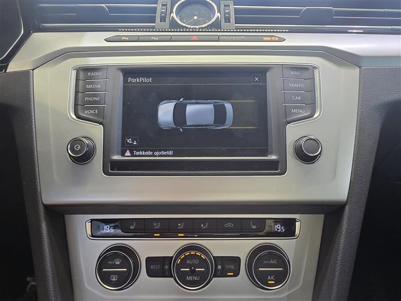 Volkswagen PASSAT SEDAN COMFORTLINE 1.4 TSI 92 KW (125 HV) DSG-AUTOM