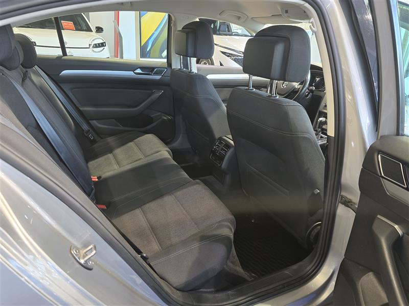 Volkswagen PASSAT SEDAN COMFORTLINE 1.4 TSI 92 KW (125 HV) DSG-AUTOM