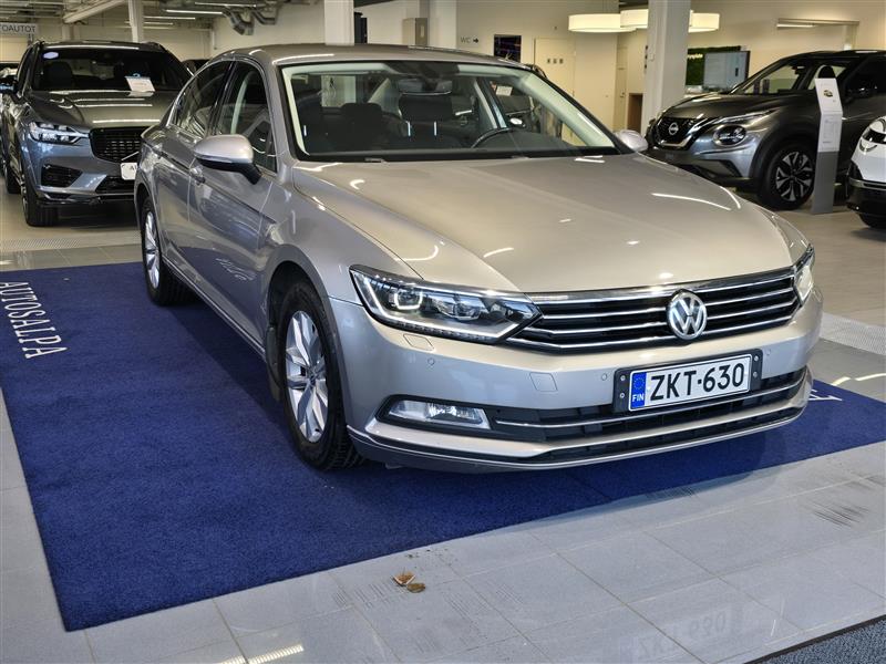 Volkswagen PASSAT SEDAN COMFORTLINE 1.4 TSI 92 KW (125 HV) DSG-AUTOM