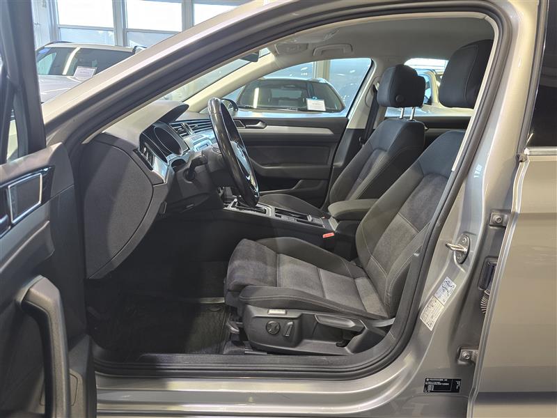 Volkswagen PASSAT SEDAN COMFORTLINE 1.4 TSI 92 KW (125 HV) DSG-AUTOM