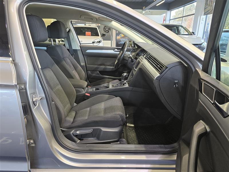 Volkswagen PASSAT SEDAN COMFORTLINE 1.4 TSI 92 KW (125 HV) DSG-AUTOM