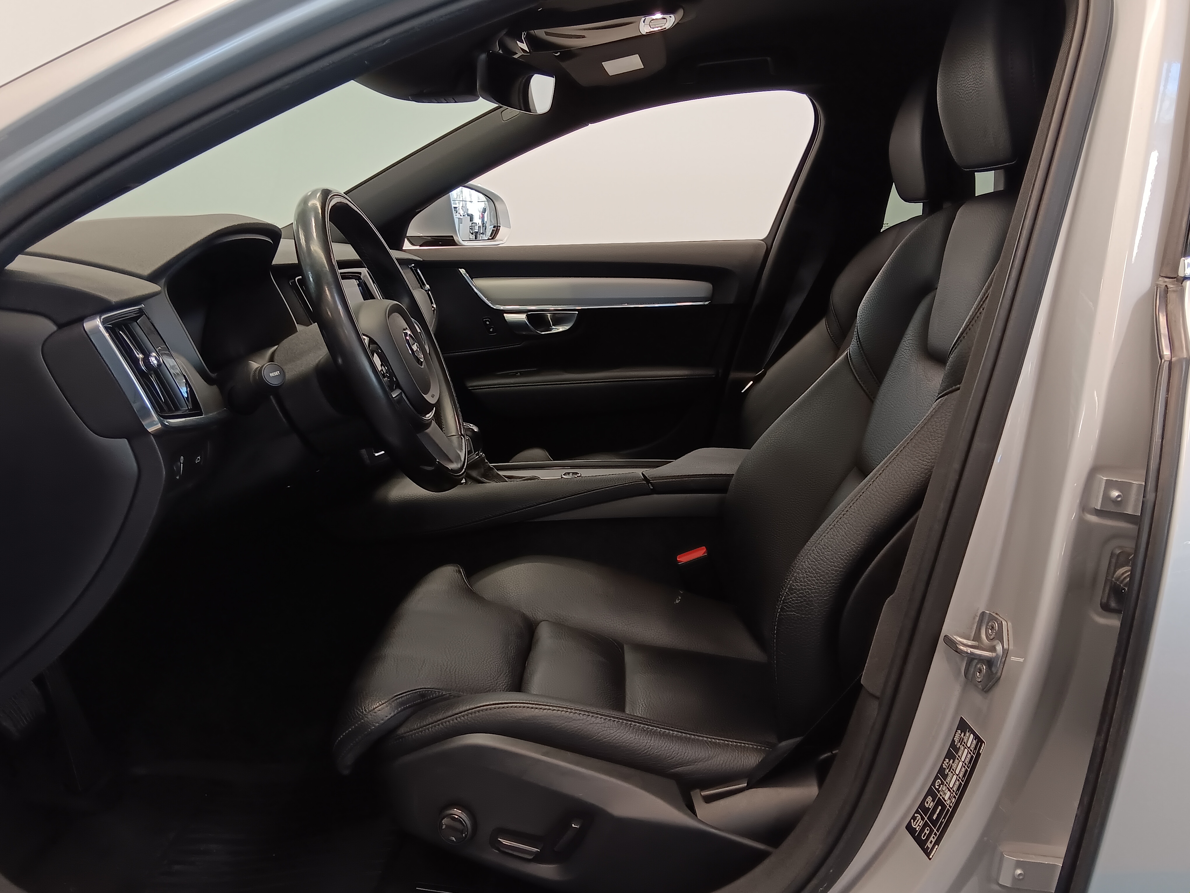 Volvo V90 2017, kuva 6/22